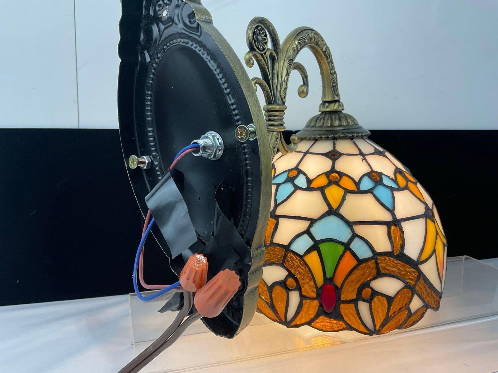 Tiffany Style Stained Glass Wall Sconce, White, Amber, & Blue glass, Plug in, tested & working - 2