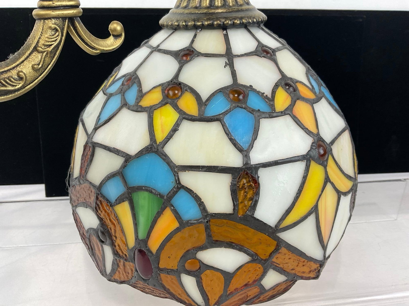 Tiffany Style Stained Glass Wall Sconce, White, Amber, & Blue glass, Plug in, tested & working - 3