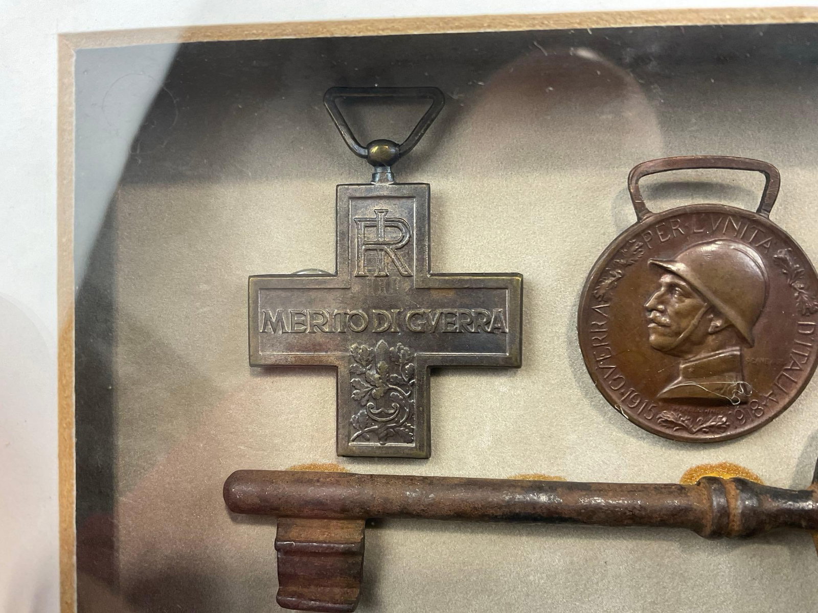Framed Small Shadowbox w/WWI Italian War Merit Cross, Medal 1915-18 Italo-Austrian War, & Key - 2