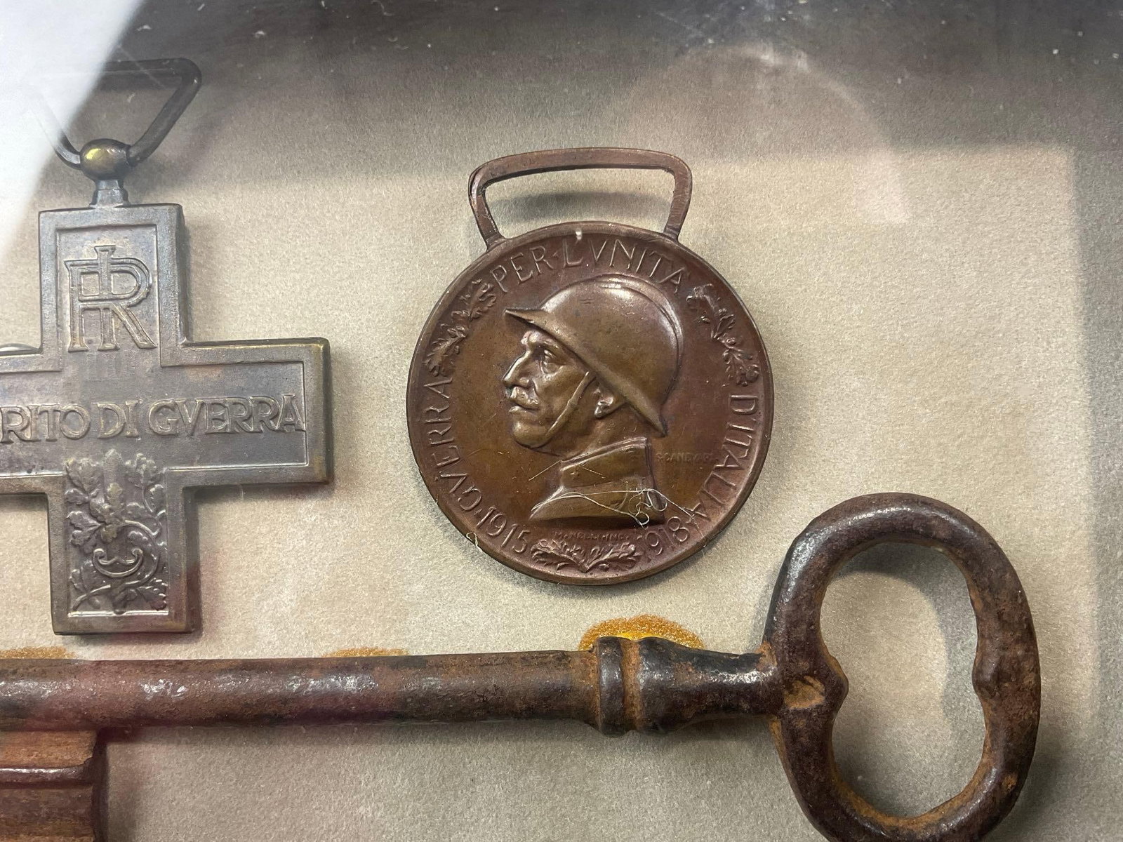 Framed Small Shadowbox w/WWI Italian War Merit Cross, Medal 1915-18 Italo-Austrian War, & Key - 3