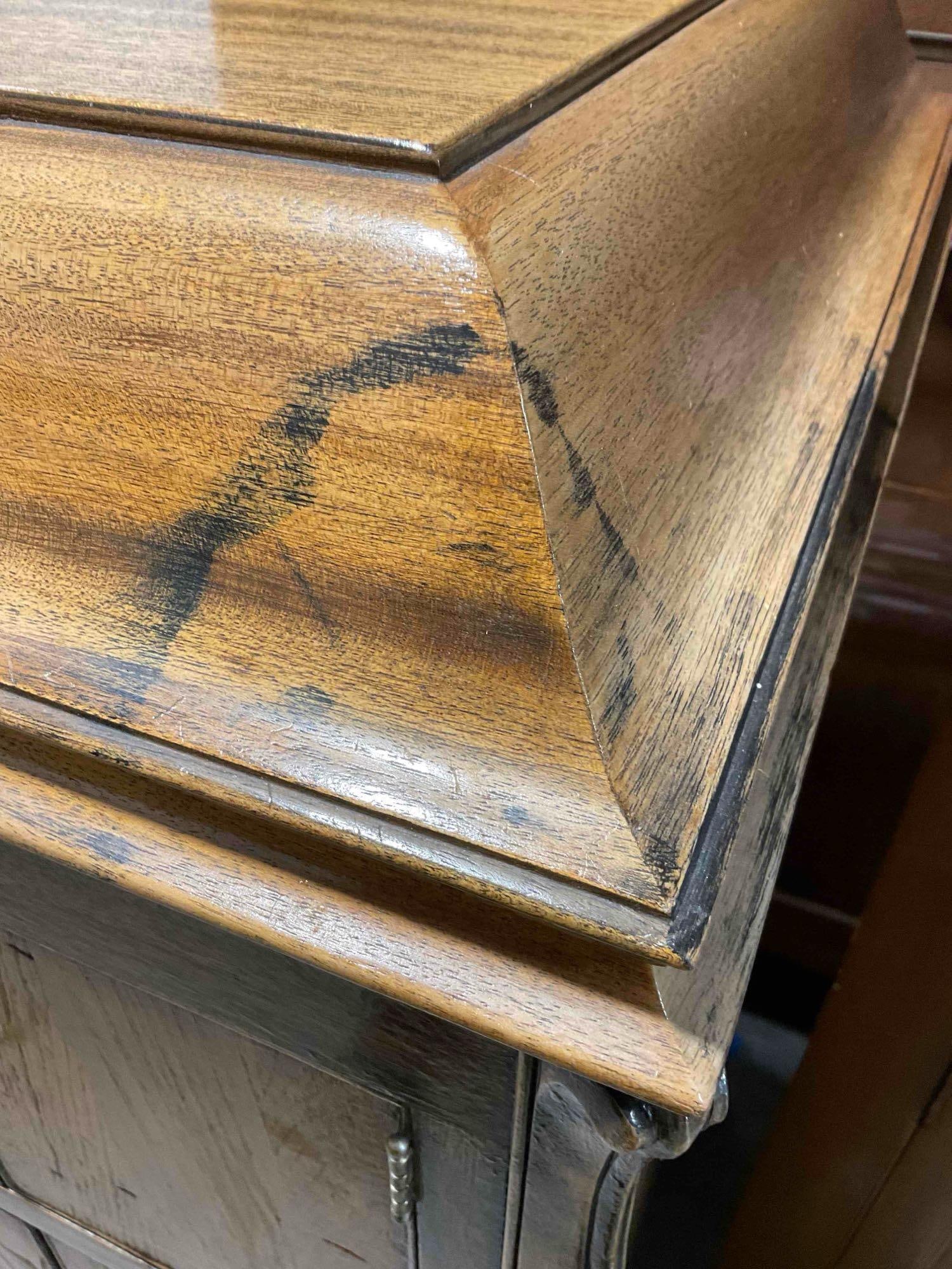 Antique Victor Talking Machine Co. Victrola Model VV-XI in Handsome Quarter Sawn Oak Wood Cabinet. - 4
