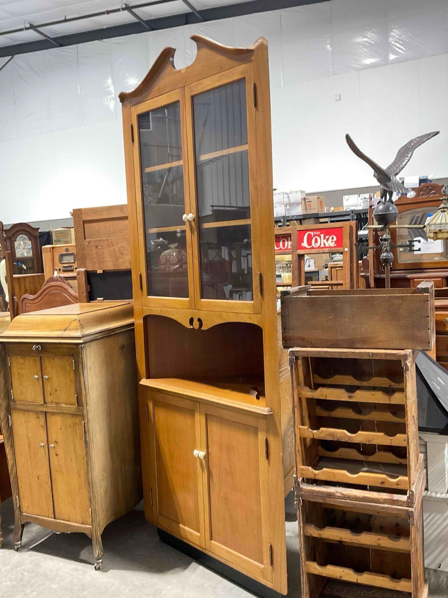 Vintage Maple? Wood Corner Curio Display Case w/ Glass Fronted Cabinet & Floral Knobs. - 2