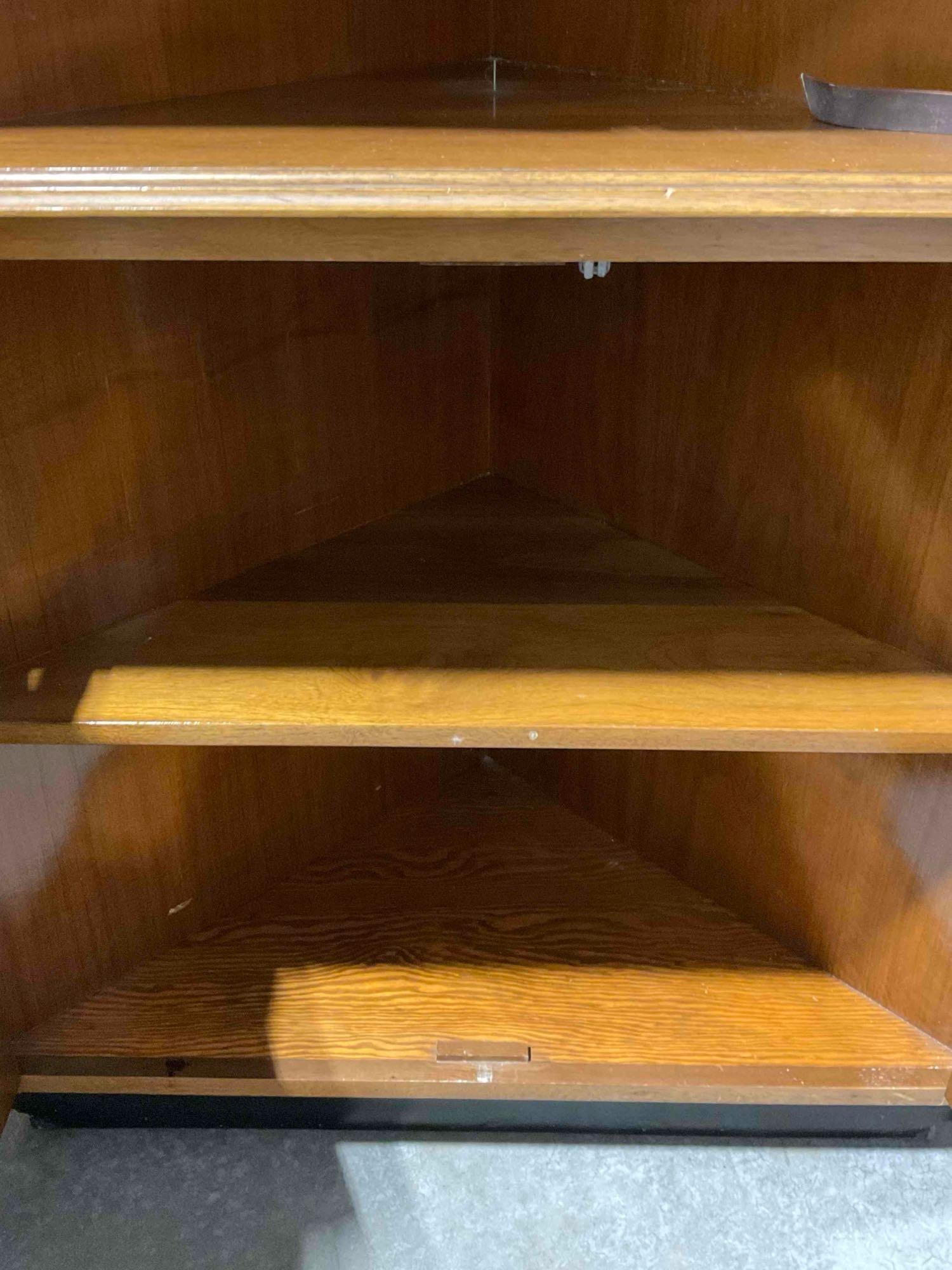 Vintage Maple? Wood Corner Curio Display Case w/ Glass Fronted Cabinet & Floral Knobs. - 8