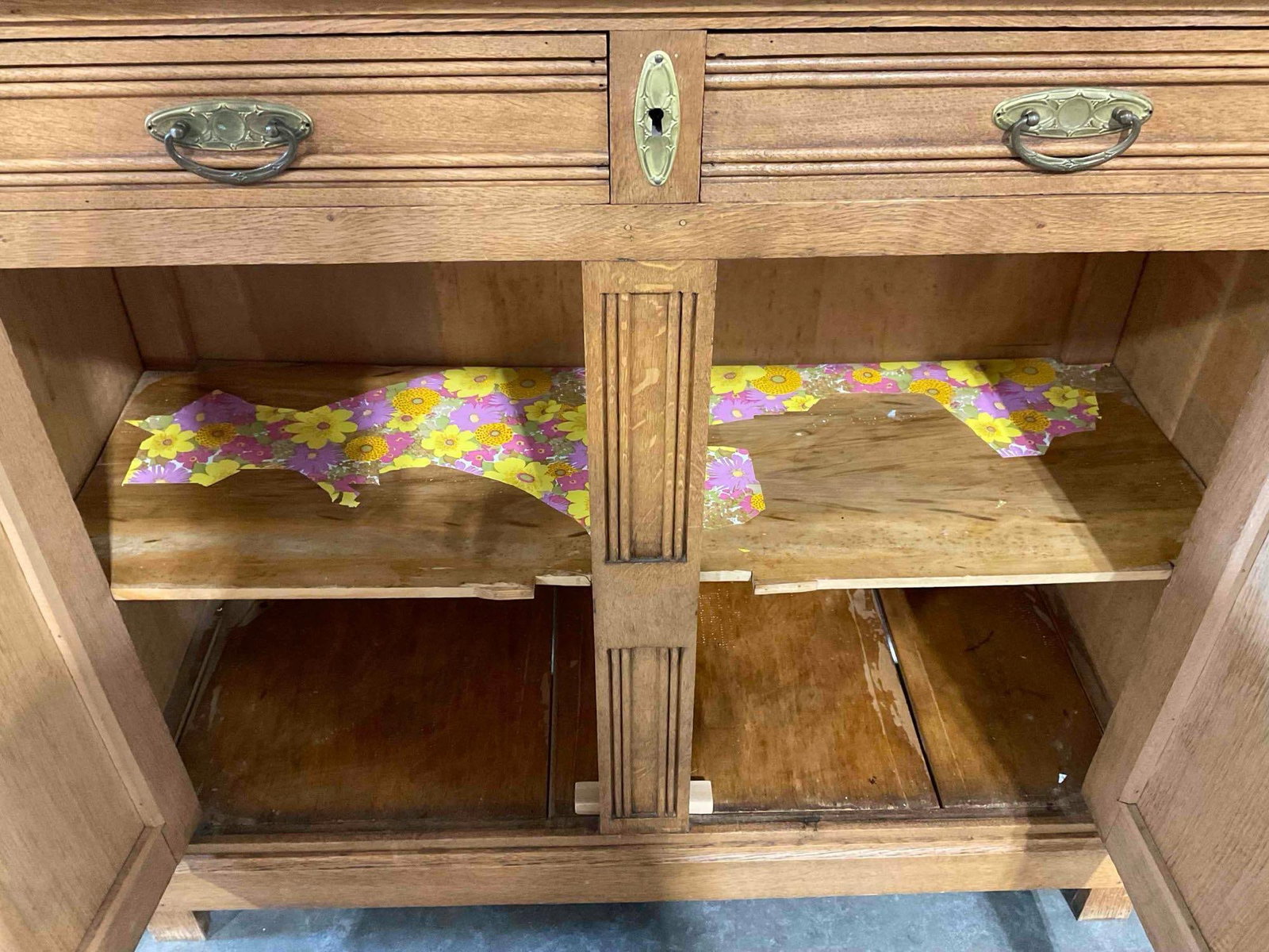 Antique? Arts & Crafts Style Quarter Sawn Tiger Oak Buffet Sideboard w/ Mirrored Backsplash. - 8