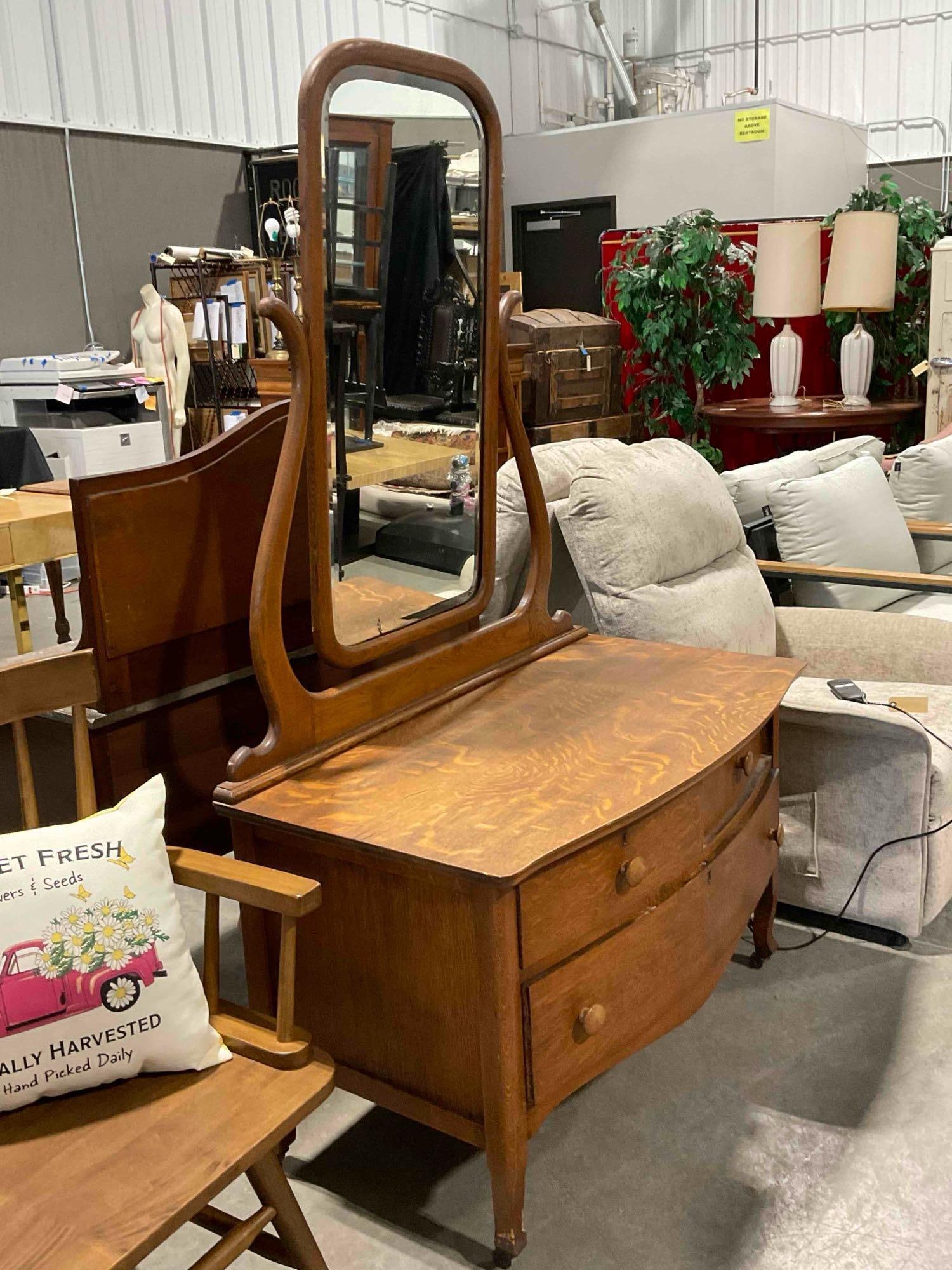 Lovely Antique Quarter Sawn Tiger Oak Wood Vanity w/ Revolving Mirror & 3 Drawers. See pics. - 2