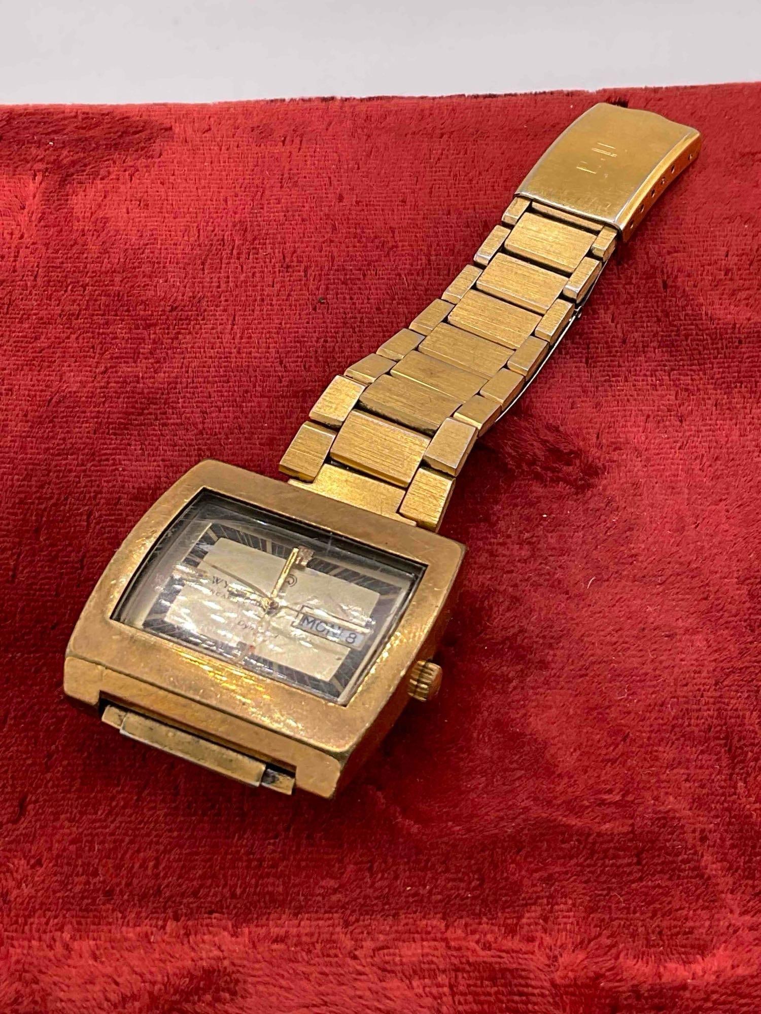 Vintage Wyler Incaflex Dynawind Gold Toned Stainless Steel Men's Watch Model 3411ME-1093. - 2