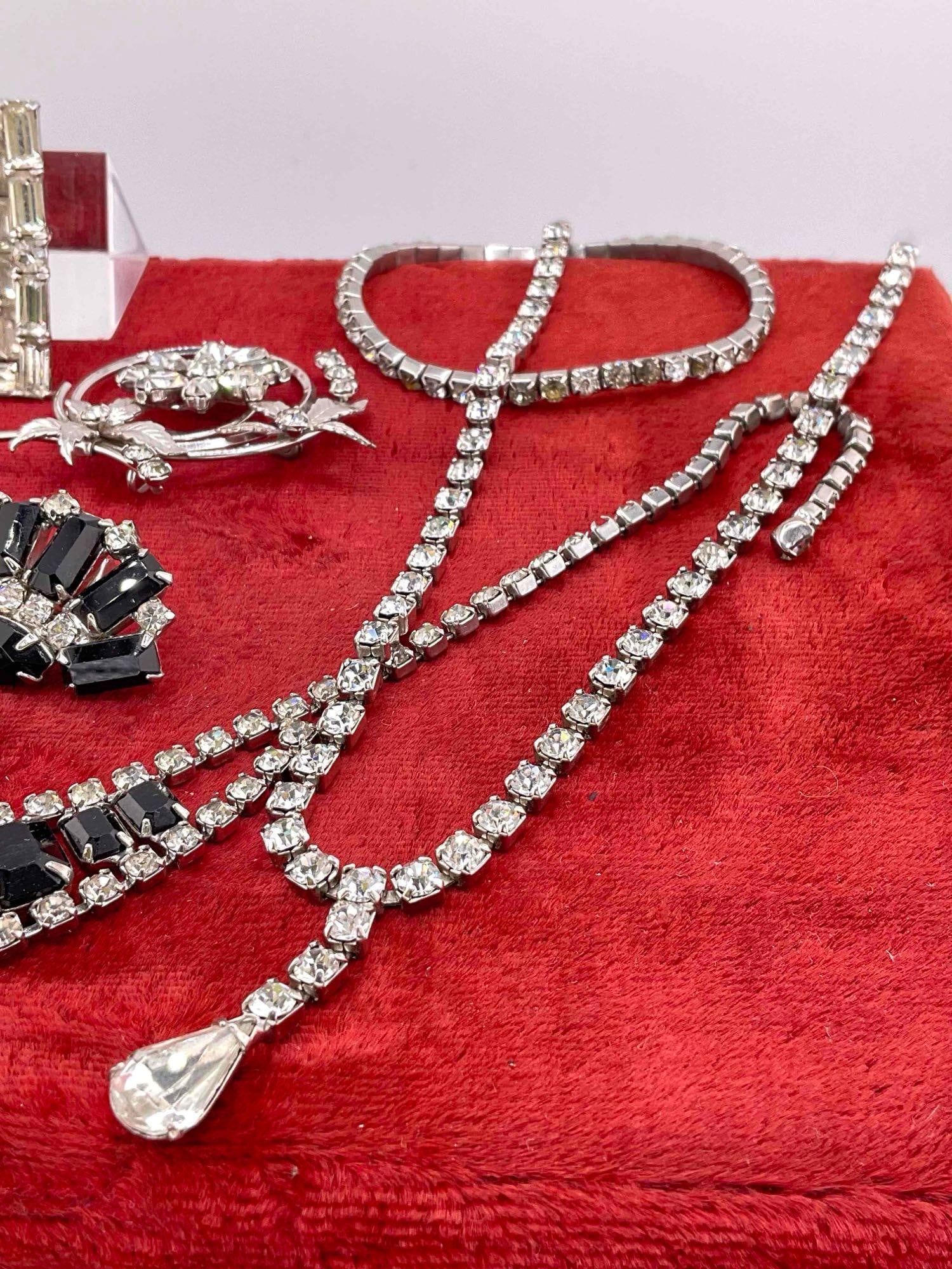 8 pcs Vintage Rhinestone Jewelry Collection, incl. Necklaces, Bracelet, Brooches, Earrings. - 2