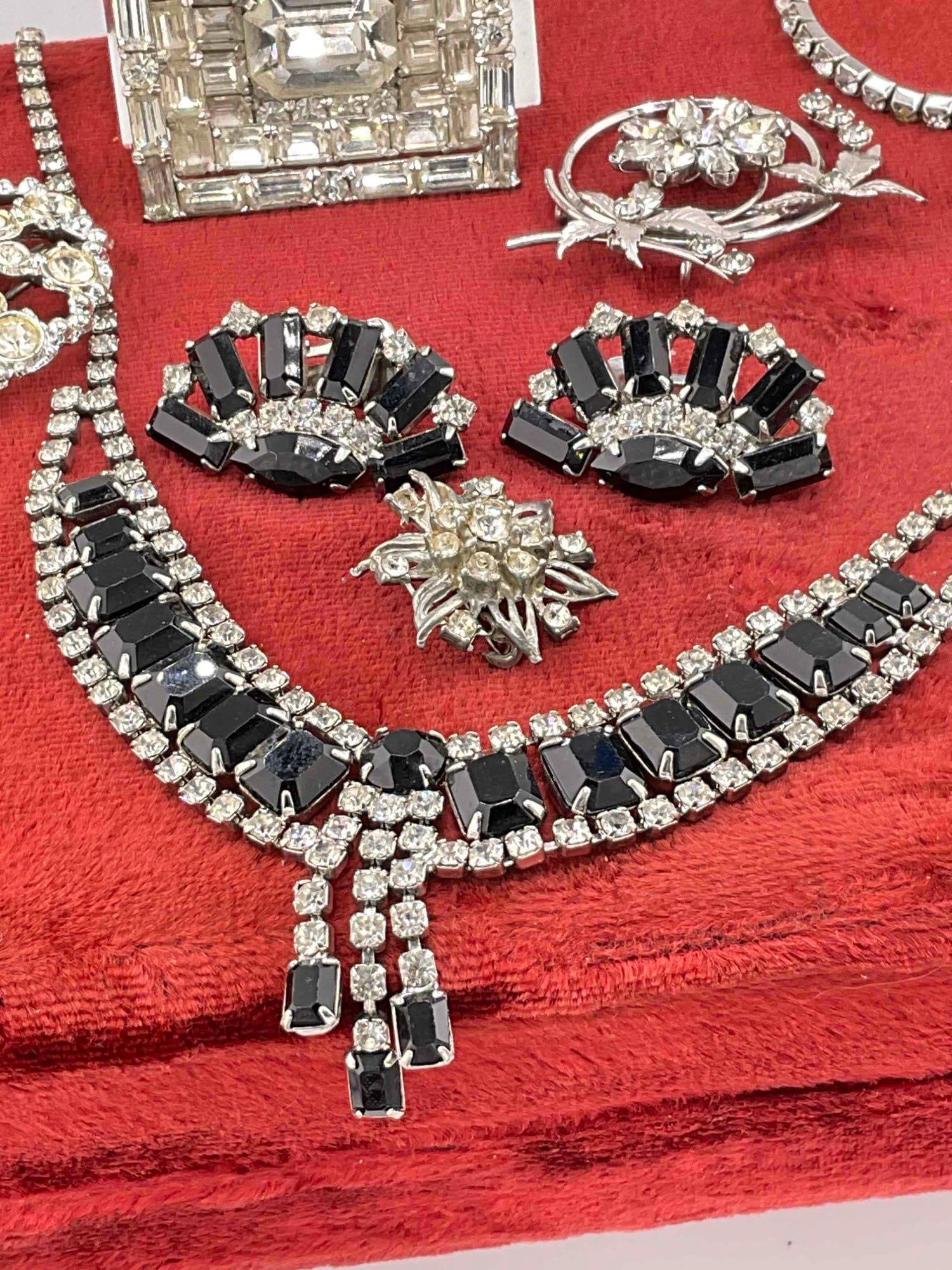 8 pcs Vintage Rhinestone Jewelry Collection, incl. Necklaces, Bracelet, Brooches, Earrings. - 3