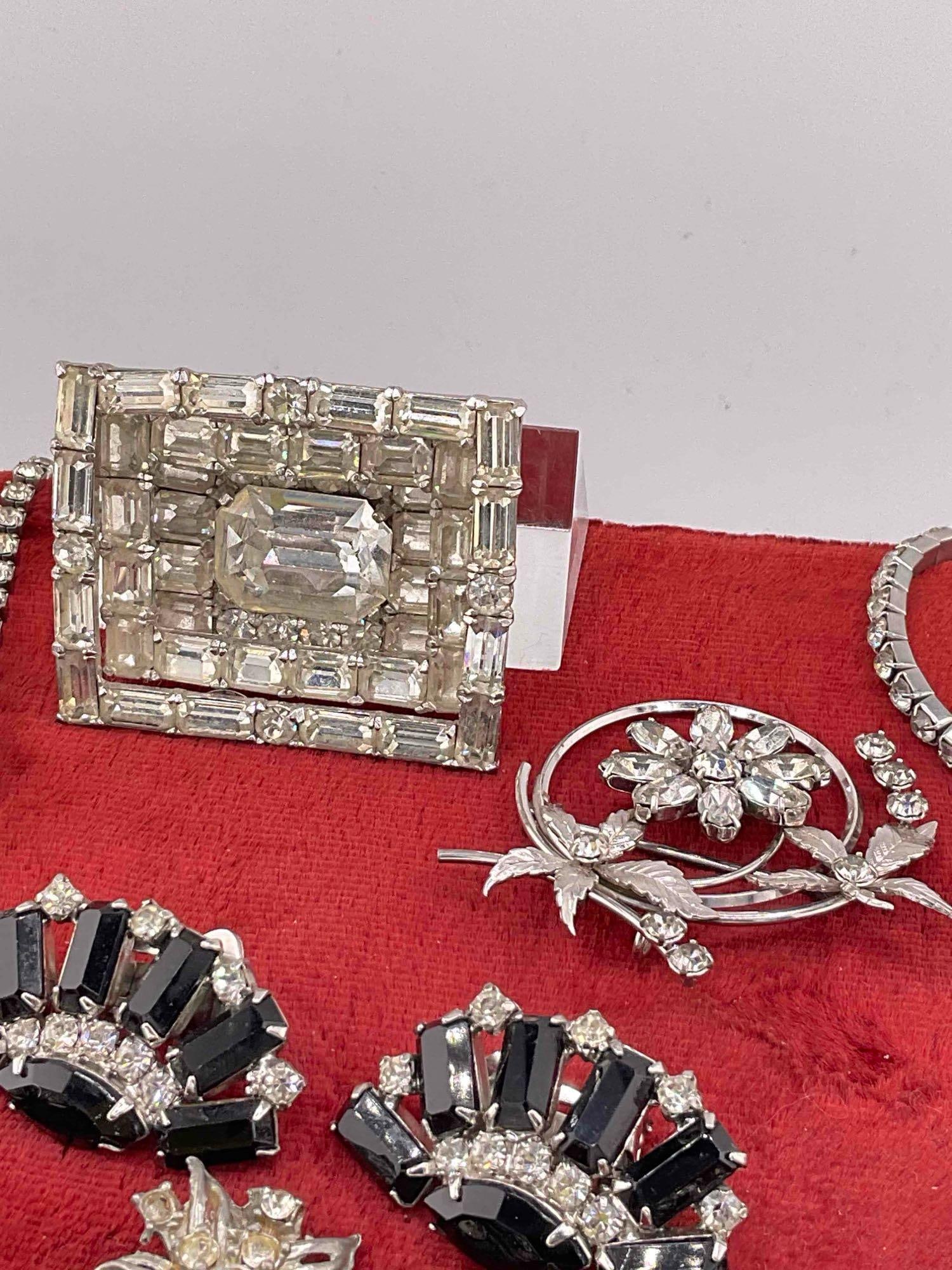 8 pcs Vintage Rhinestone Jewelry Collection, incl. Necklaces, Bracelet, Brooches, Earrings. - 4