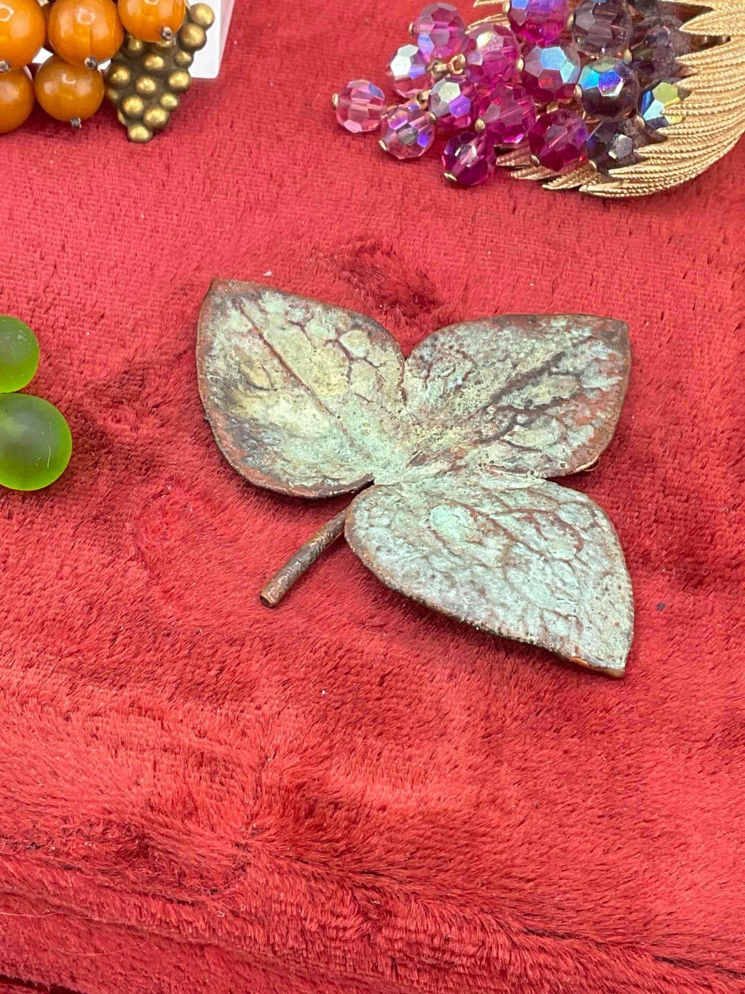 4 pcs Ladies' Costume Jewelry Brooch Collection, incl. 3x Grape Style Pins & More! See pics. - 2