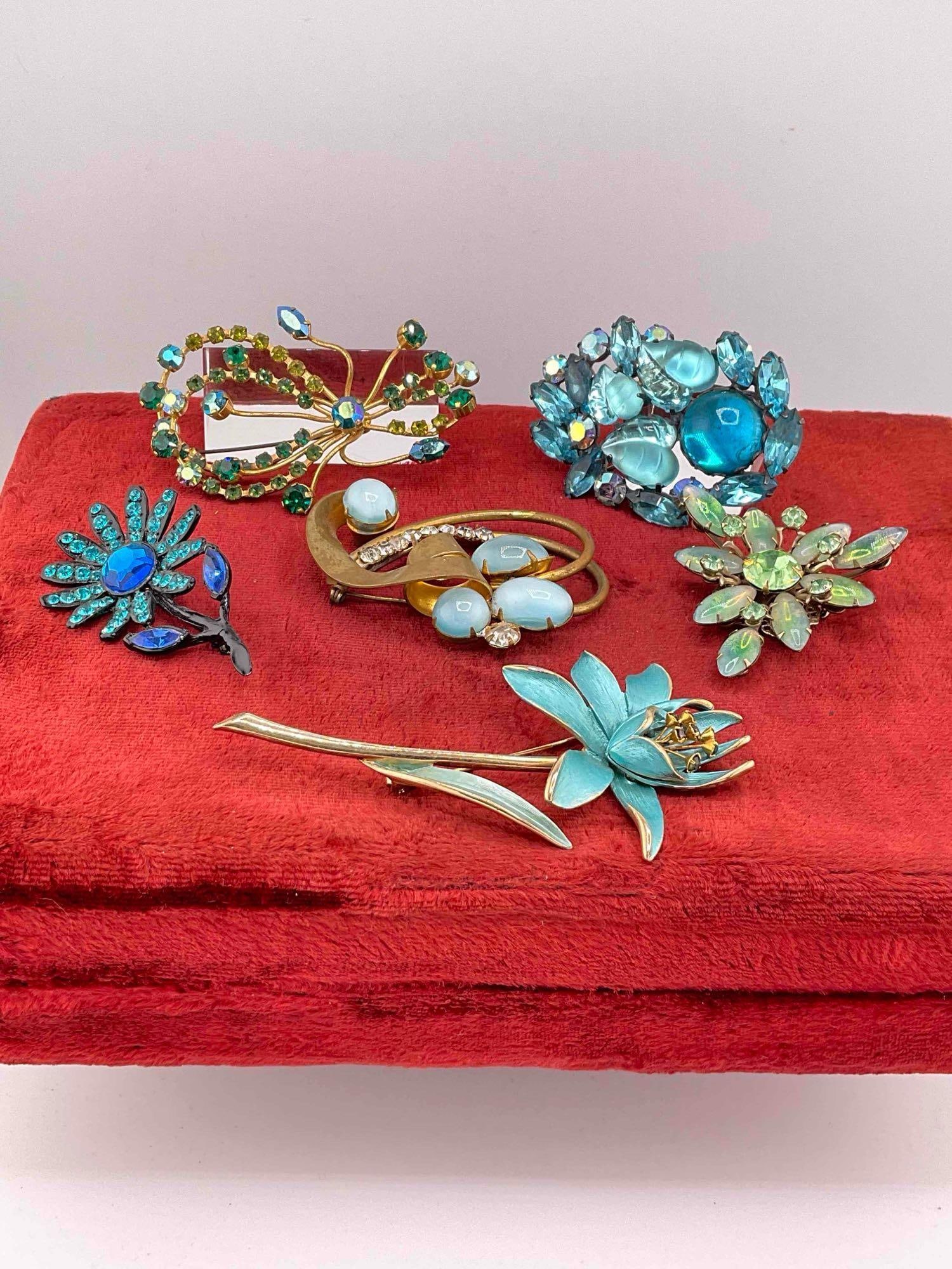6 pcs Vintage Ladies' Costume Jewelry Rhinestone Brooch Pin Collection. See pics.: 6 pcs Vintage Ladies' Costume Jewelry Rhinestone Brooch Pin Collection.