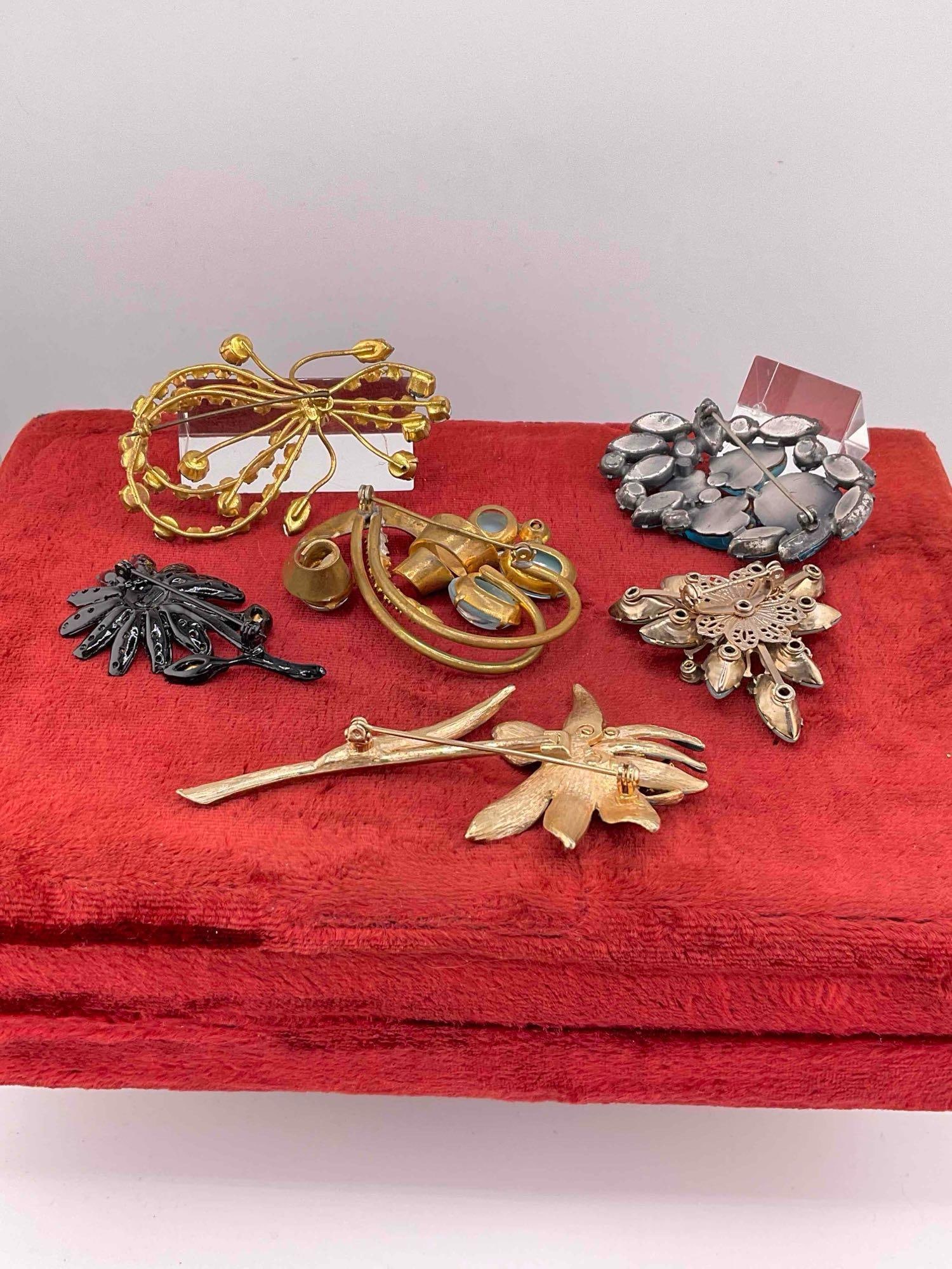 6 pcs Vintage Ladies' Costume Jewelry Rhinestone Brooch Pin Collection. See pics. - 6