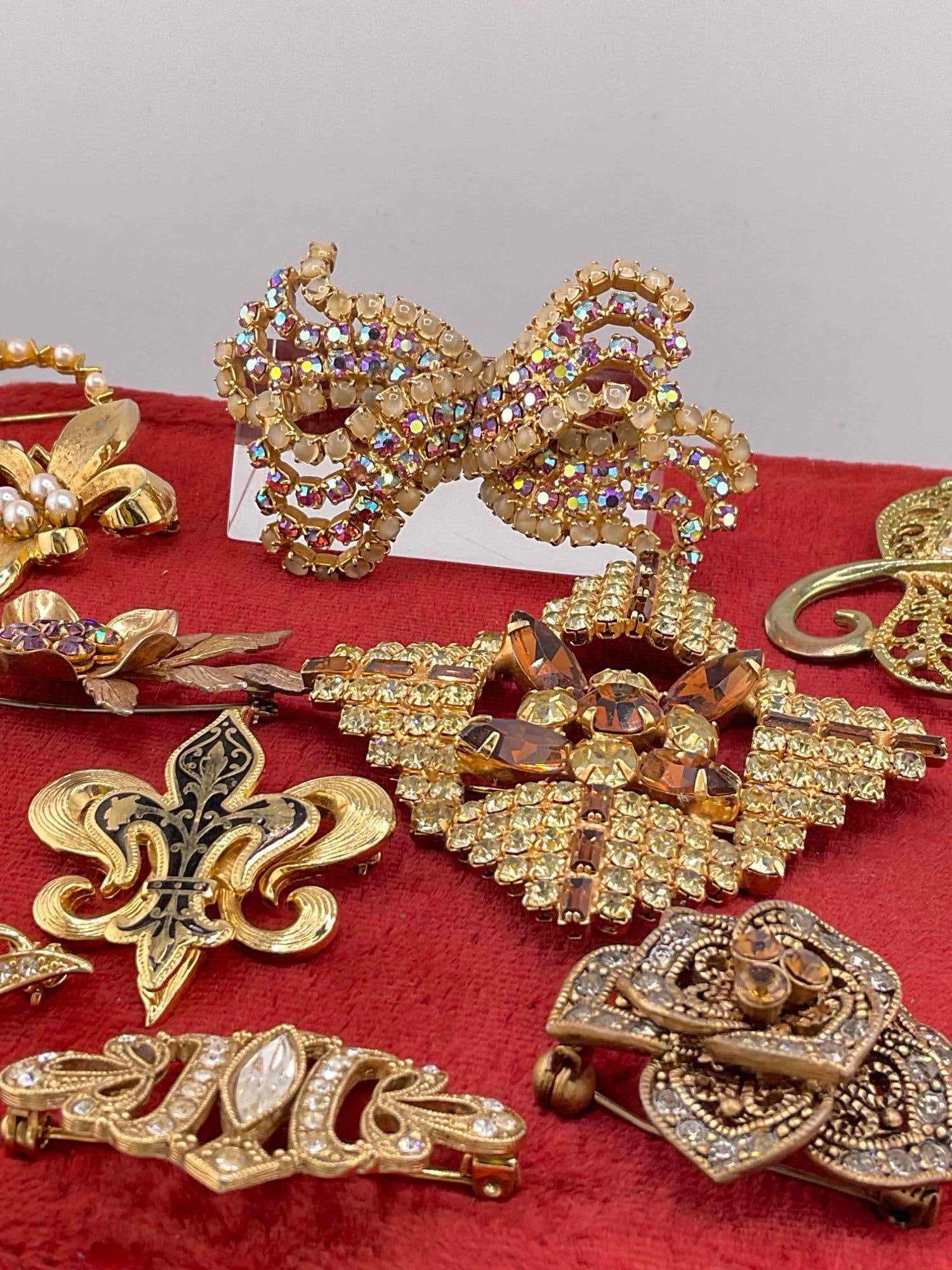 13 pcs Vintage Ladies' Gold Toned Rhinestone Brooch Collection, incl. Sarah Coventry. See pics. - 2