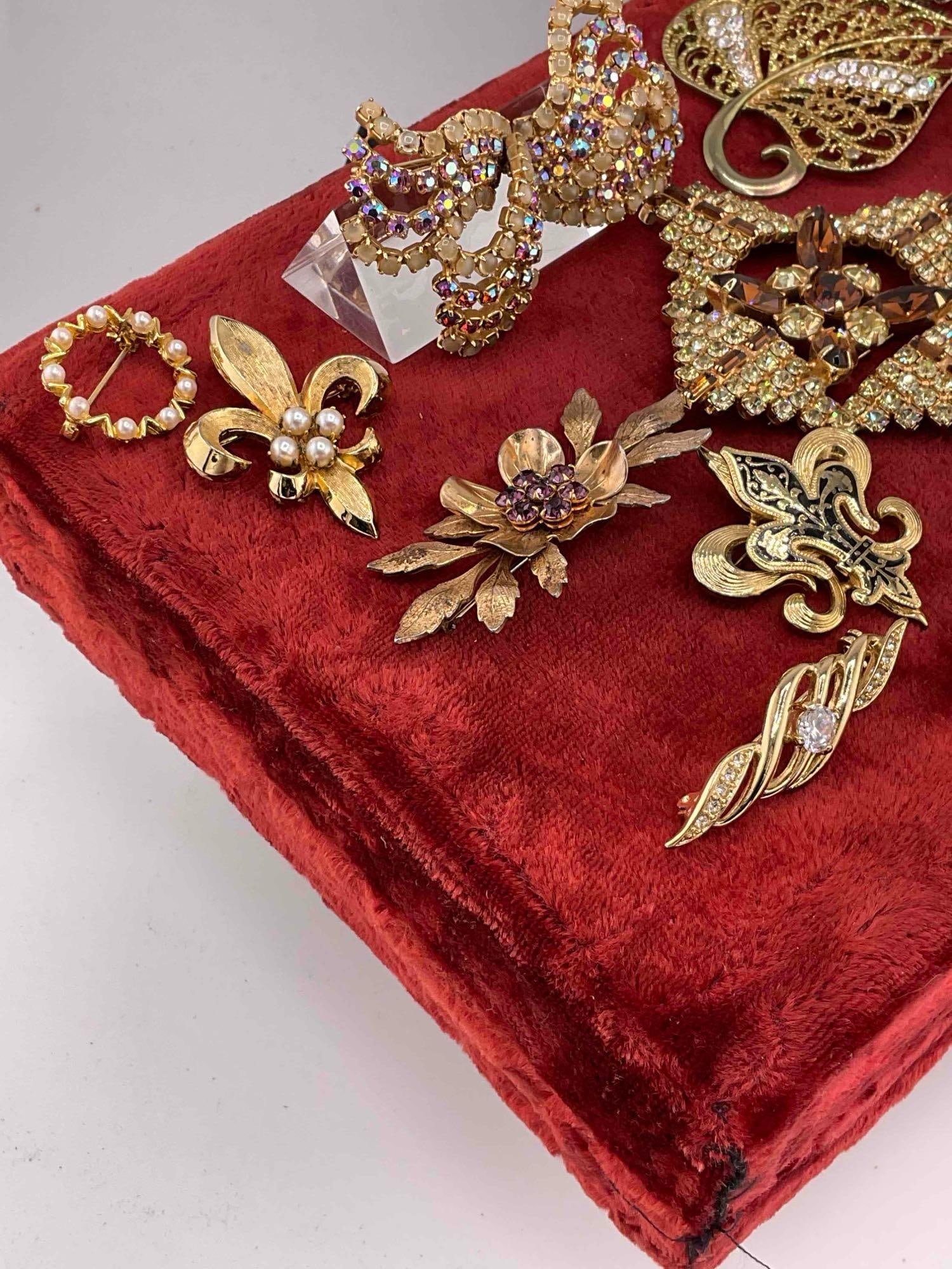 13 pcs Vintage Ladies' Gold Toned Rhinestone Brooch Collection, incl. Sarah Coventry. See pics. - 4