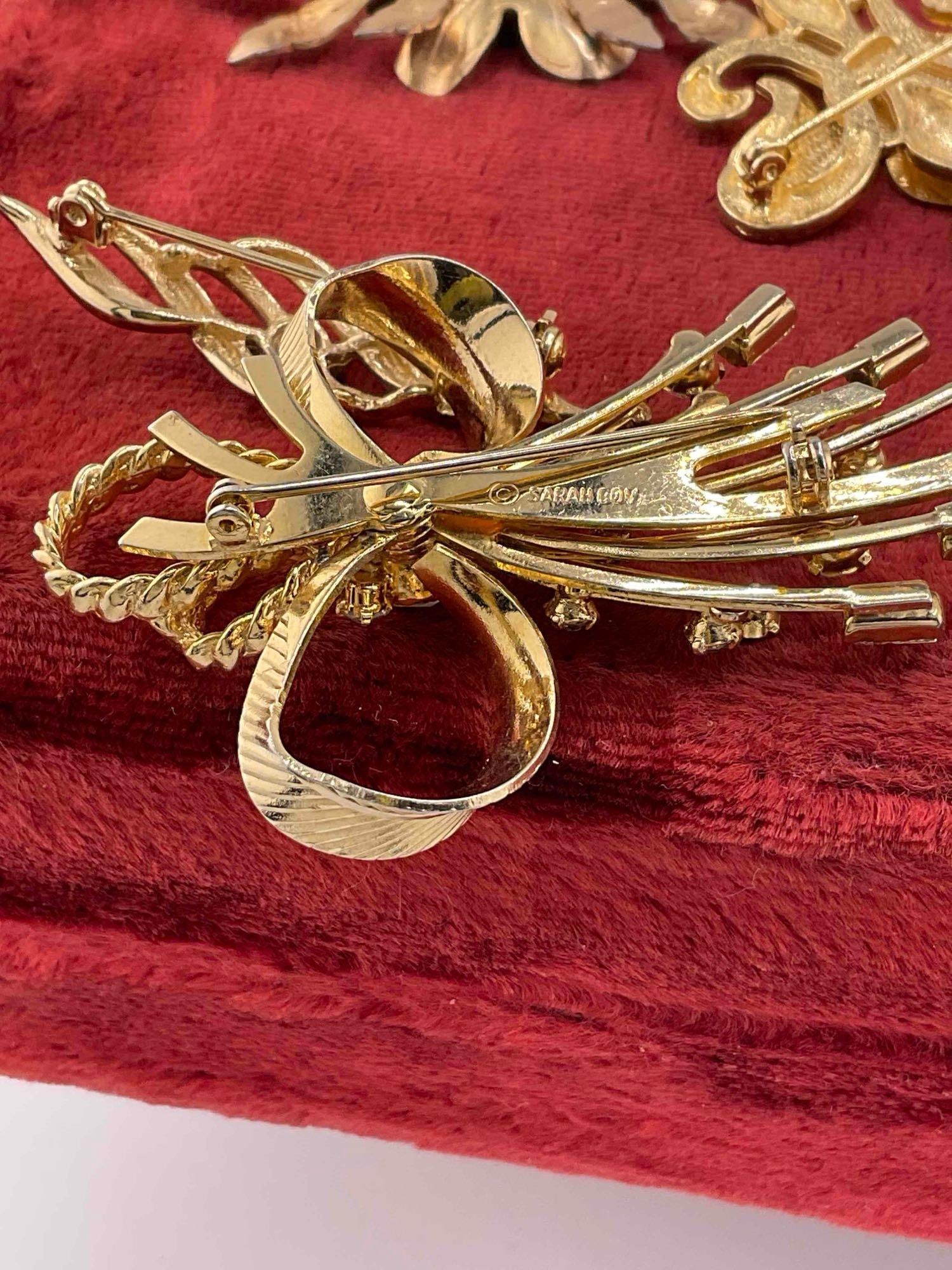 13 pcs Vintage Ladies' Gold Toned Rhinestone Brooch Collection, incl. Sarah Coventry. See pics. - 6