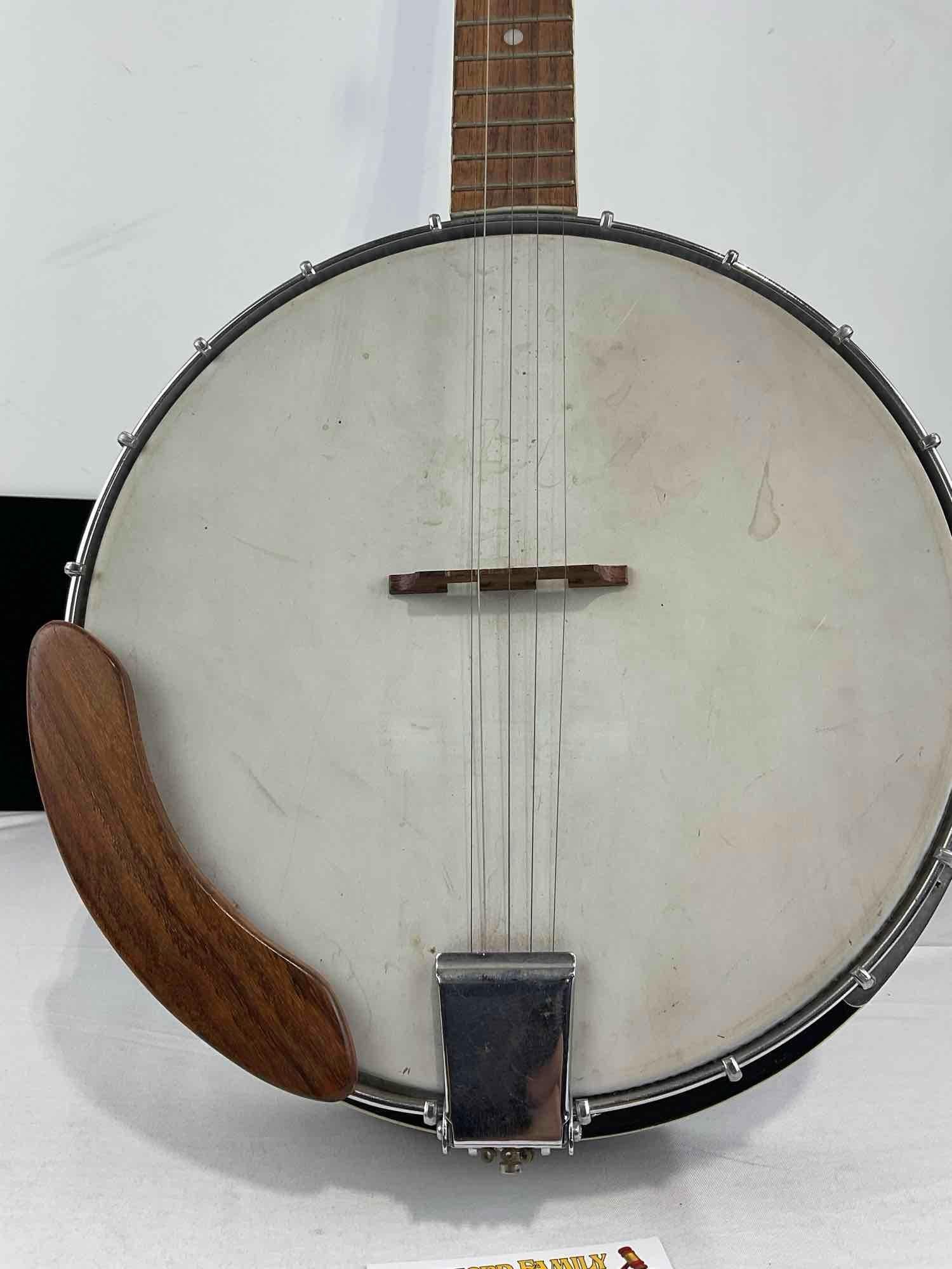 Vintage 1960s Melody Pines Banjo, made in Japan, 5 string, Wooden Armrest - 2