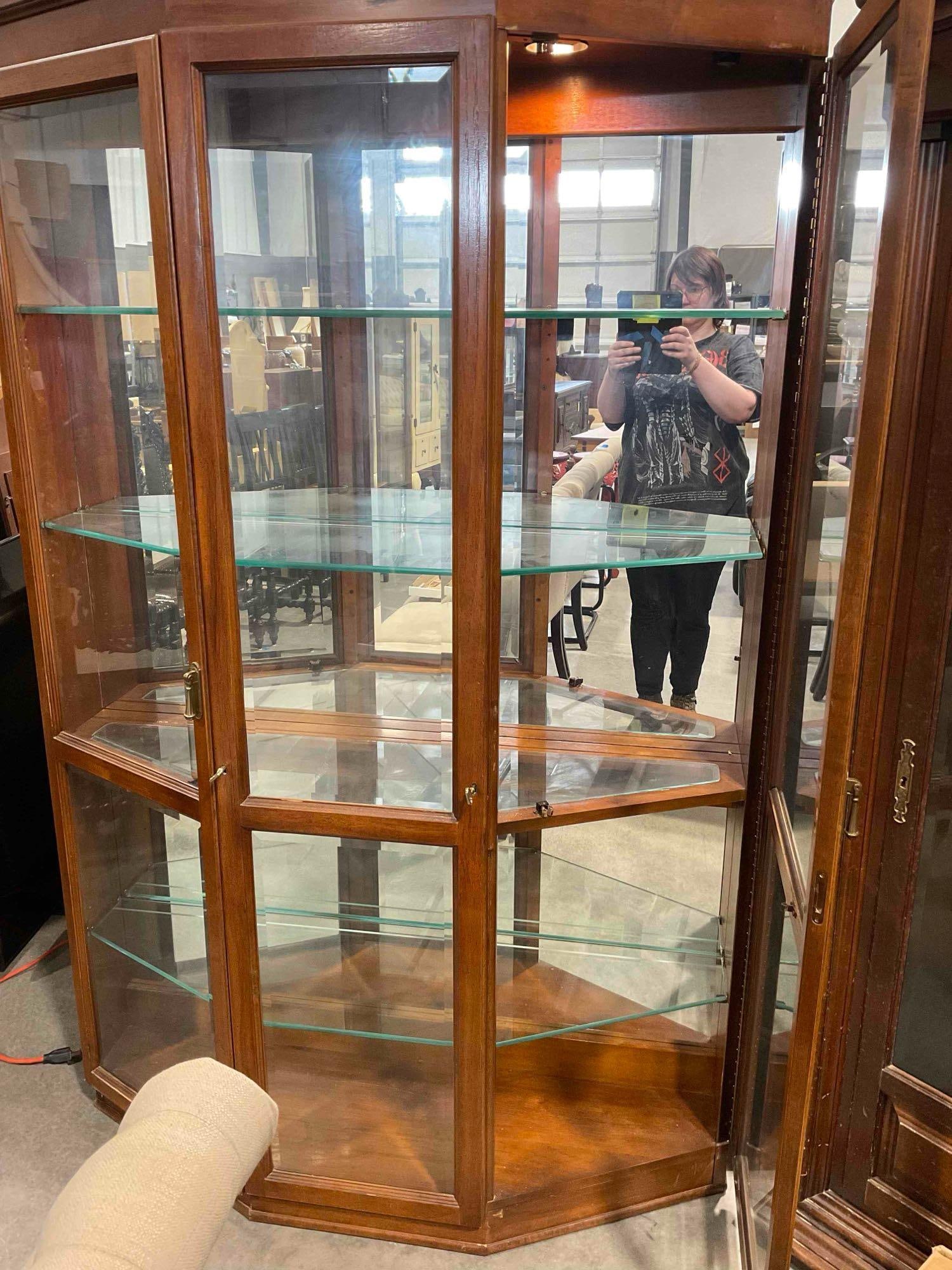 Vintage Lighted 3-Tier Trapezoidal Cherry Finish Curio Display Case. Tested, Works. See pics. - 2