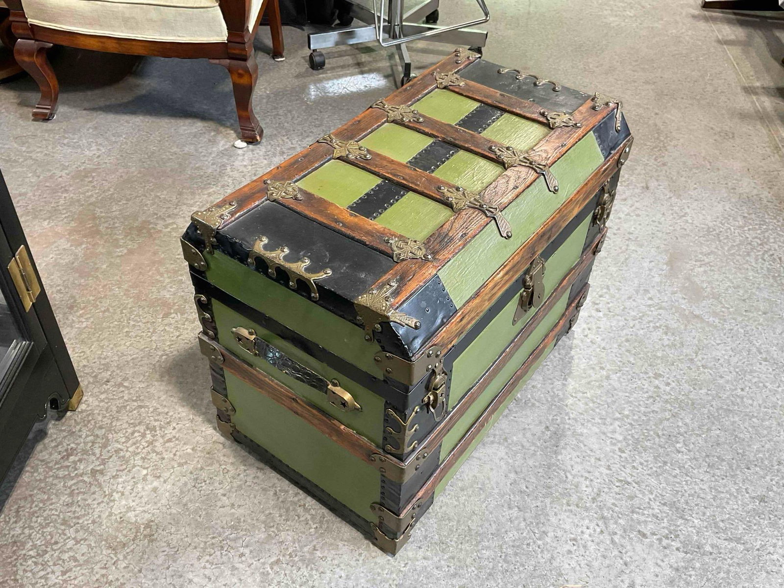 Antique WM Lorenz Apple Green Painted Wood & Metal Steamer Trunk Chest. See pics. - 2