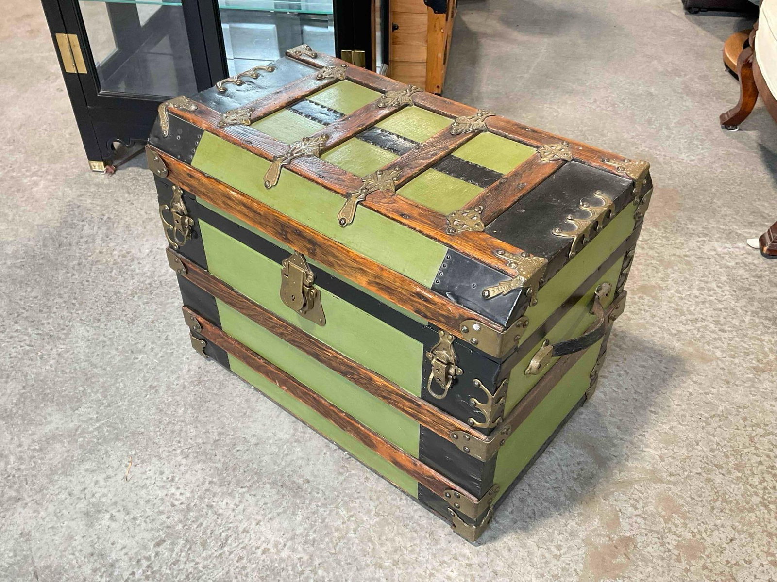 Antique WM Lorenz Apple Green Painted Wood & Metal Steamer Trunk Chest. See pics. - 3