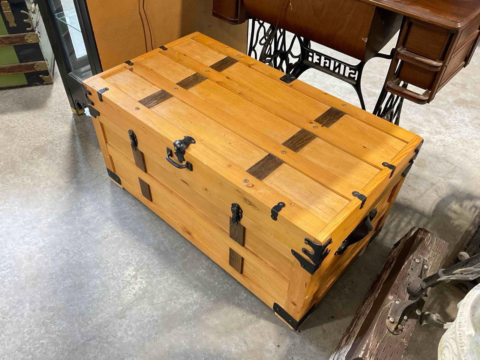 Modern Pine Wood Storage Trunk Blanket Chest w/ Black Metal & Dark Wood Accents. See pics. - 2