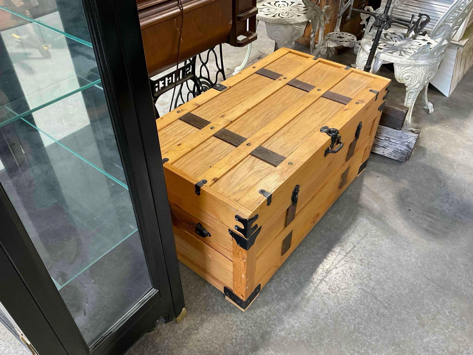 Modern Pine Wood Storage Trunk Blanket Chest w/ Black Metal & Dark Wood Accents. See pics. - 3