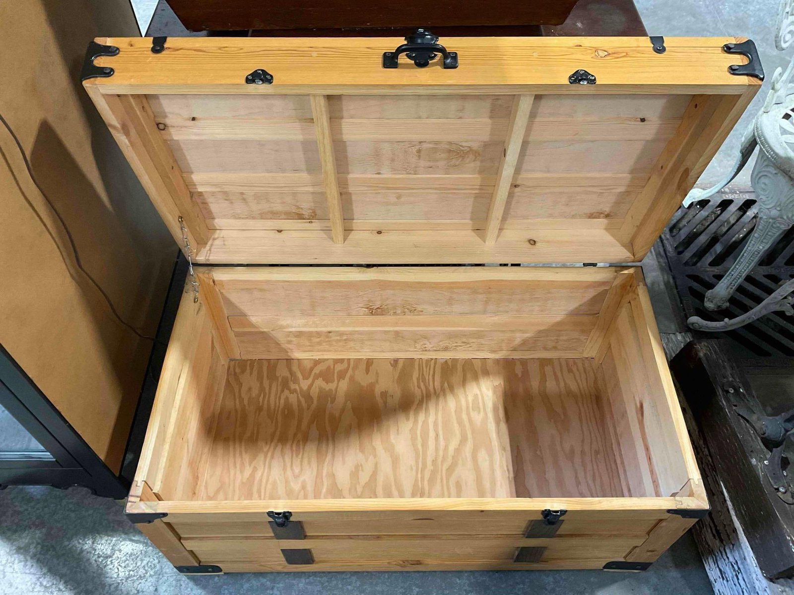 Modern Pine Wood Storage Trunk Blanket Chest w/ Black Metal & Dark Wood Accents. See pics. - 4