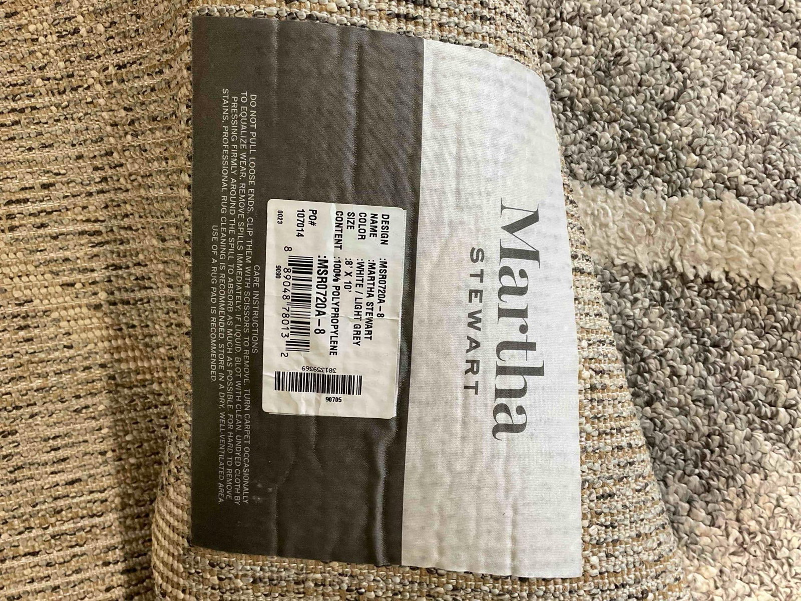 Martha Stewart White & Gray Floor Acrylic Pile Area Rug w/ Diamond Pattern. Measures 96" x 120" - 2