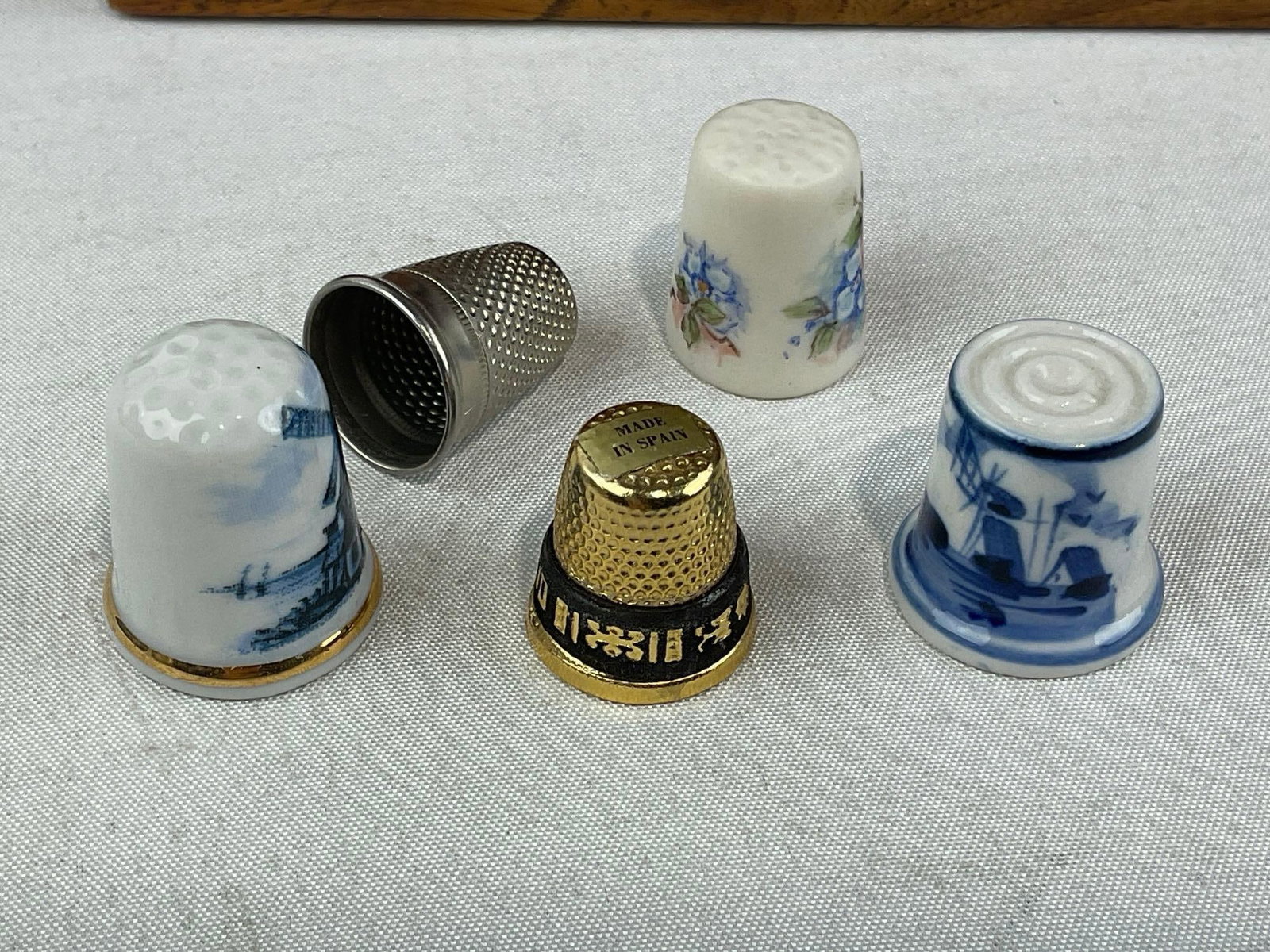 Small Thimble Display, Wooden Oak w/glass front, 9x9x4 in, Porcelain & Metal pieces, approx 24 pcs - 5