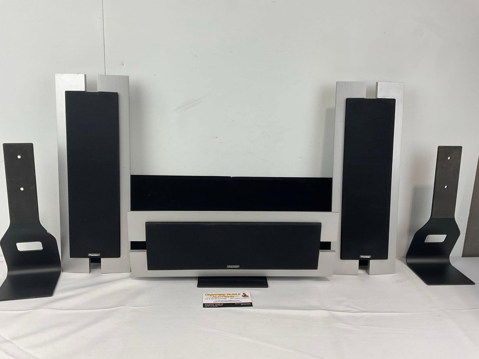 Set of 3 Pioneer S-LF3-CR Speakers, 2 w/standing brackets, & center bracket, no cables, untested: See pics for condition, some scuffs & scratches. Measures approx 7h x 24w x 17d inches. E-6650 *Oversized shipping may apply*