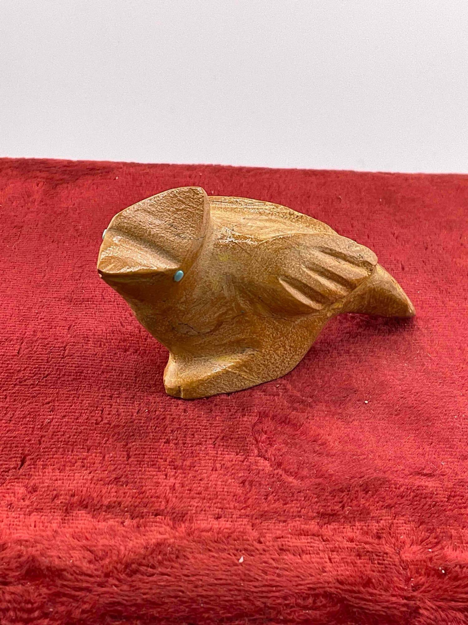 Native American Zuni Carved Stone Fetish of Bird by Freddie Leekya. See pics.: Native American Zuni Carved Stone Fetish of Bird by Freddie Leekya. Dm-414