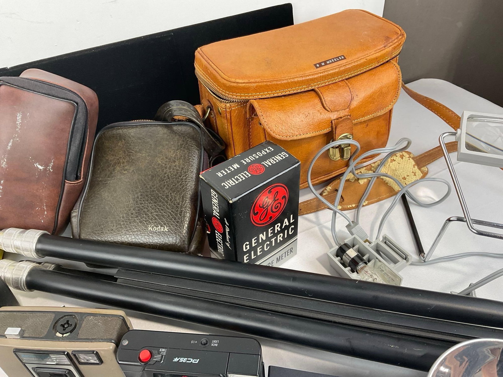 Vintage Cameras, & Equipment, Star-D Conquest Tripod by Davidson, Flashbulbs, Leather Case - 5