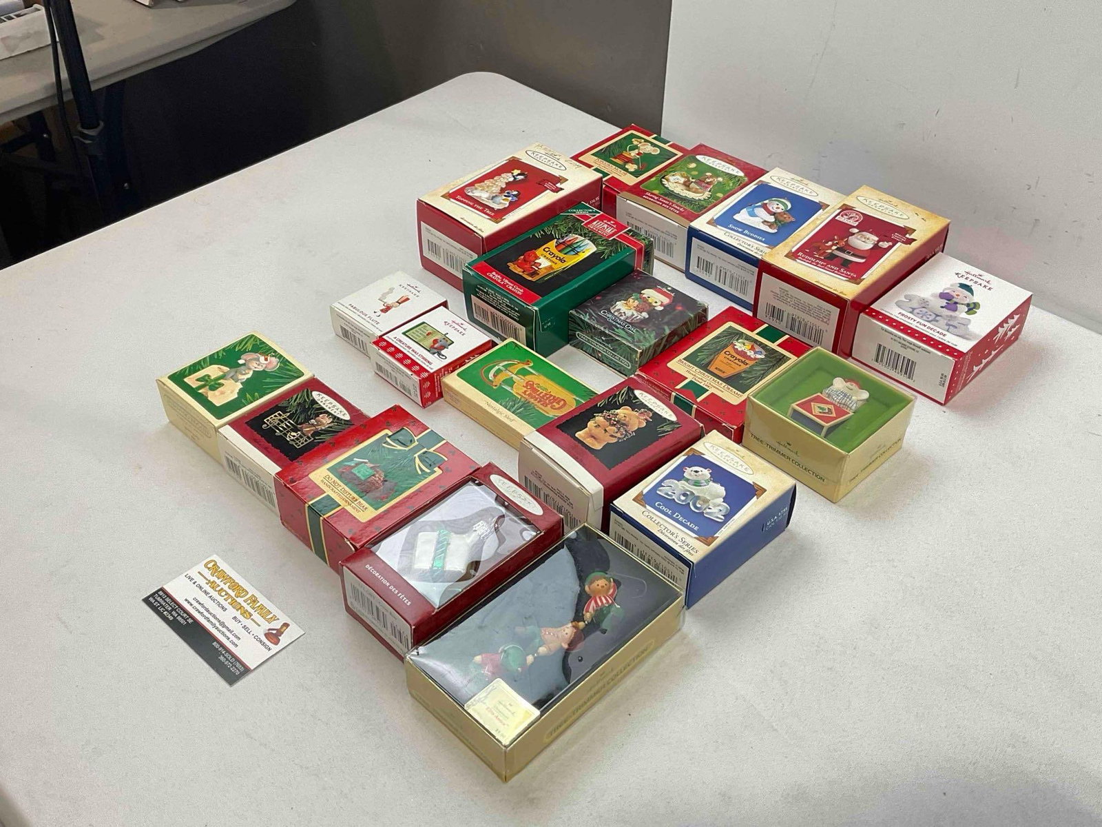 20 pcs Hallmark Keepsake Christmas Tree Ornaments in Original Boxes, Vintage & Modern. - 2