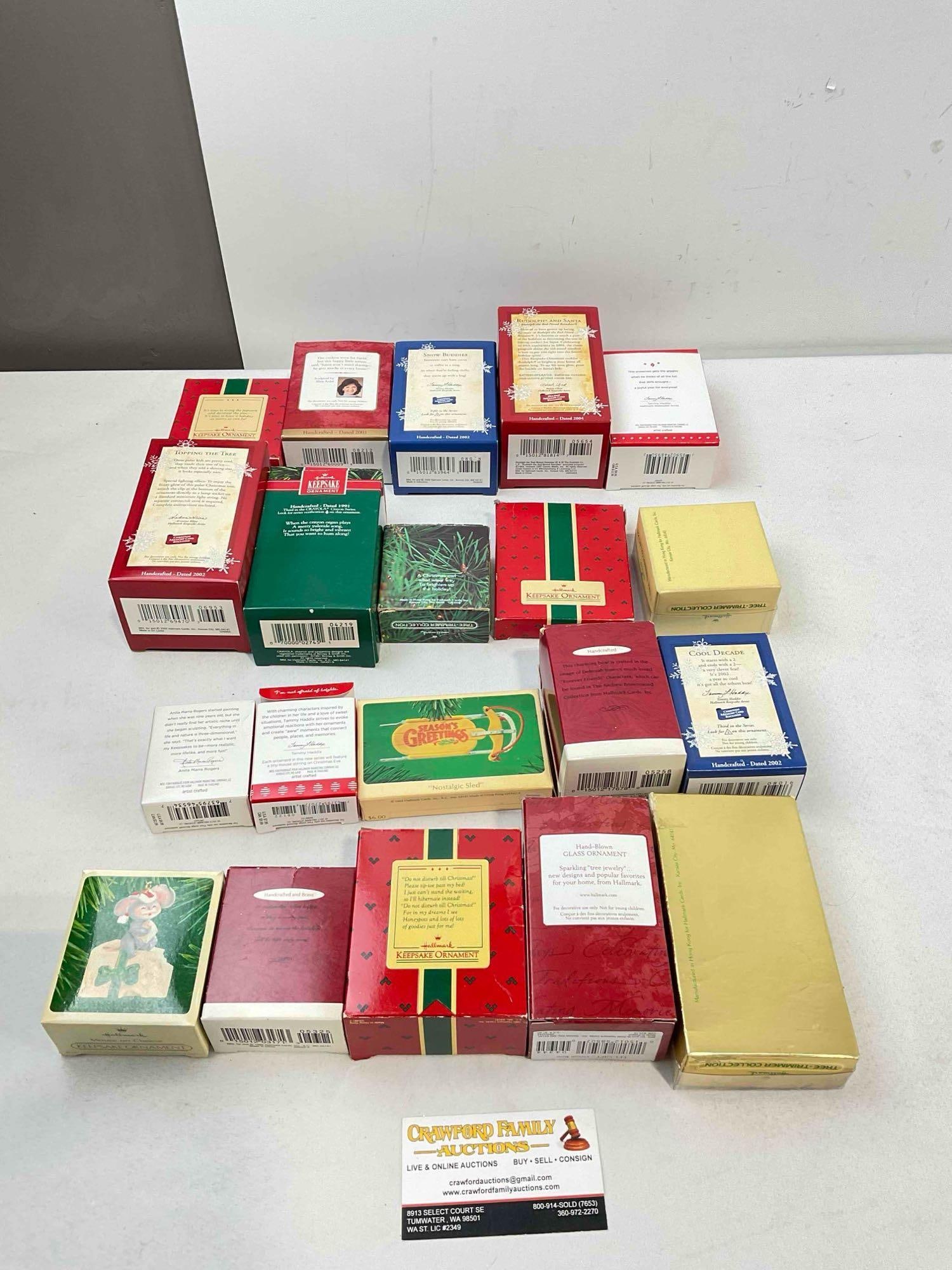 20 pcs Hallmark Keepsake Christmas Tree Ornaments in Original Boxes, Vintage & Modern. - 4