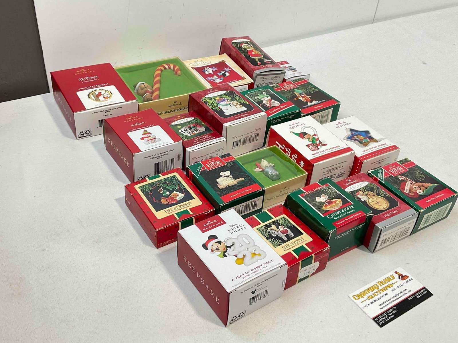 20 pcs Hallmark Keepsake Christmas Tree Ornaments in Original Boxes, Vintage & Modern. - 2