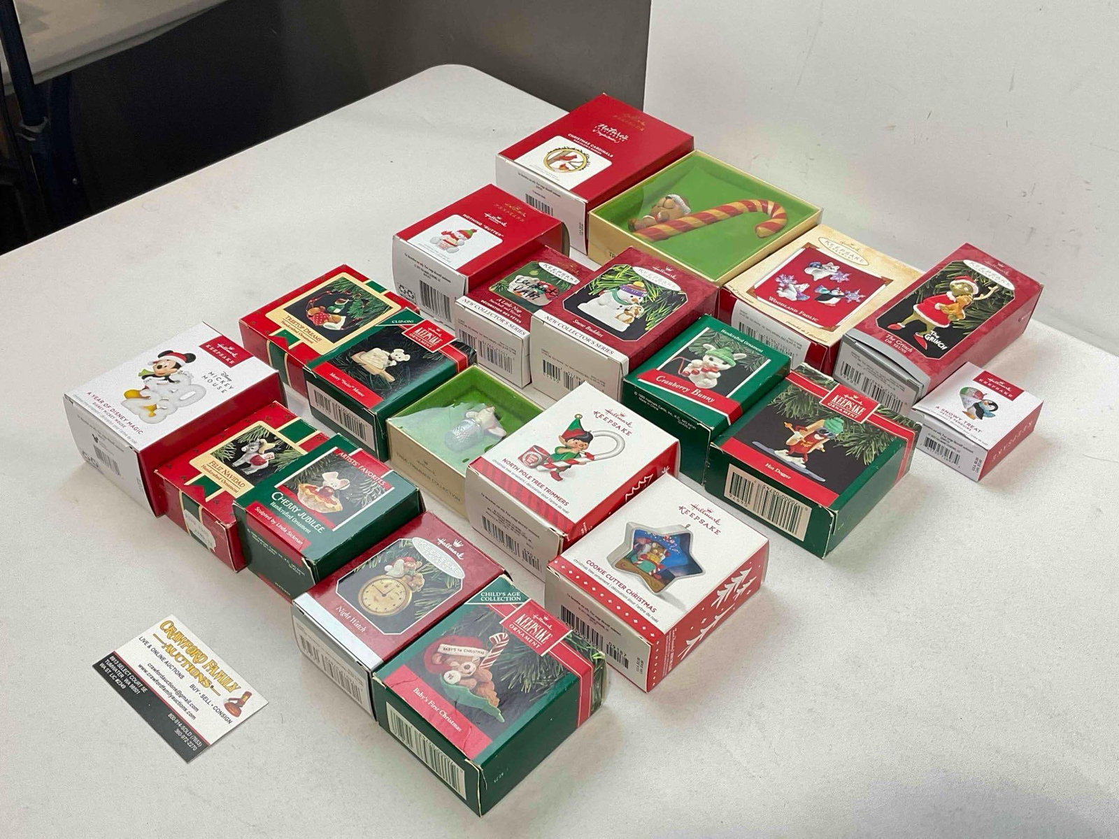 20 pcs Hallmark Keepsake Christmas Tree Ornaments in Original Boxes, Vintage & Modern. - 3