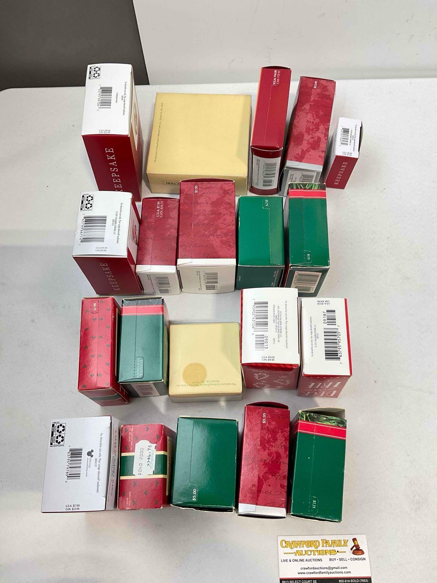 20 pcs Hallmark Keepsake Christmas Tree Ornaments in Original Boxes, Vintage & Modern. - 5