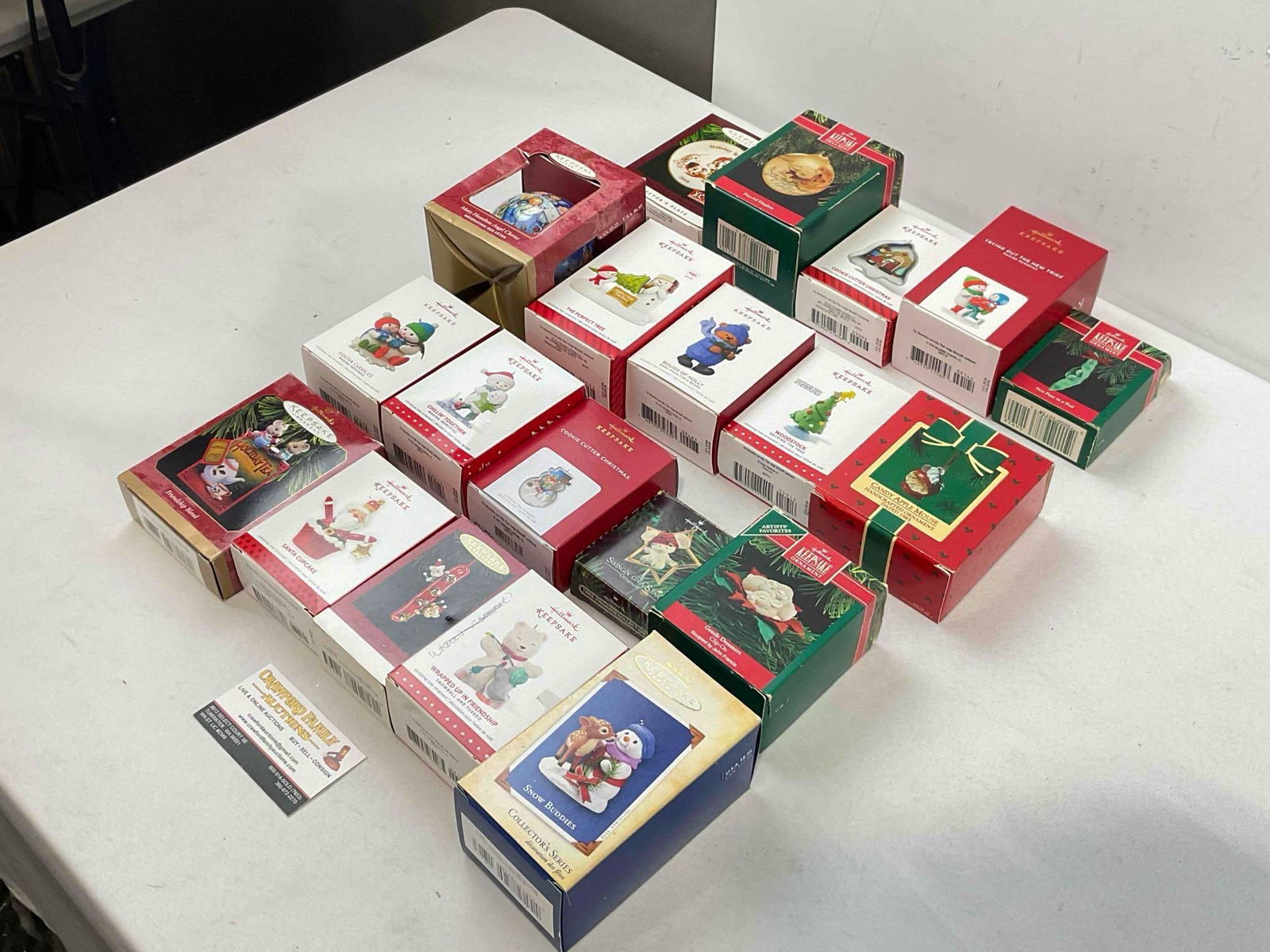 20 pcs Hallmark Keepsake Christmas Tree Ornaments in Original Boxes, Vintage & Modern. - 2
