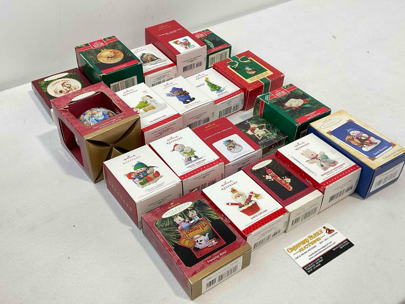 20 pcs Hallmark Keepsake Christmas Tree Ornaments in Original Boxes, Vintage & Modern. - 3