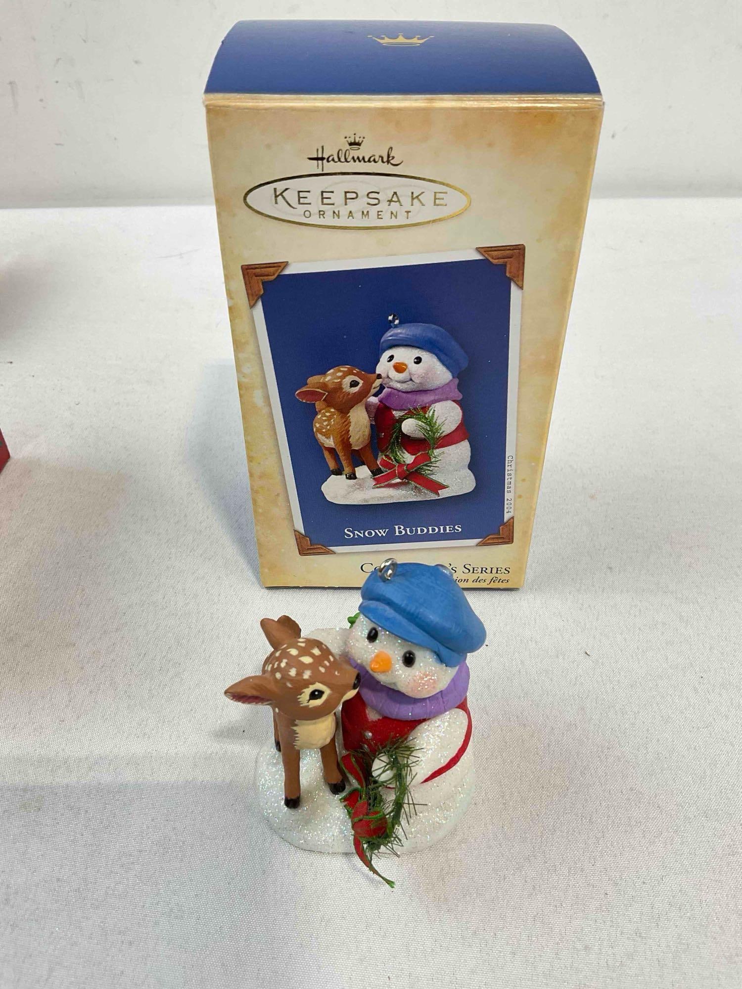 20 pcs Hallmark Keepsake Christmas Tree Ornaments in Original Boxes, Vintage & Modern. - 6