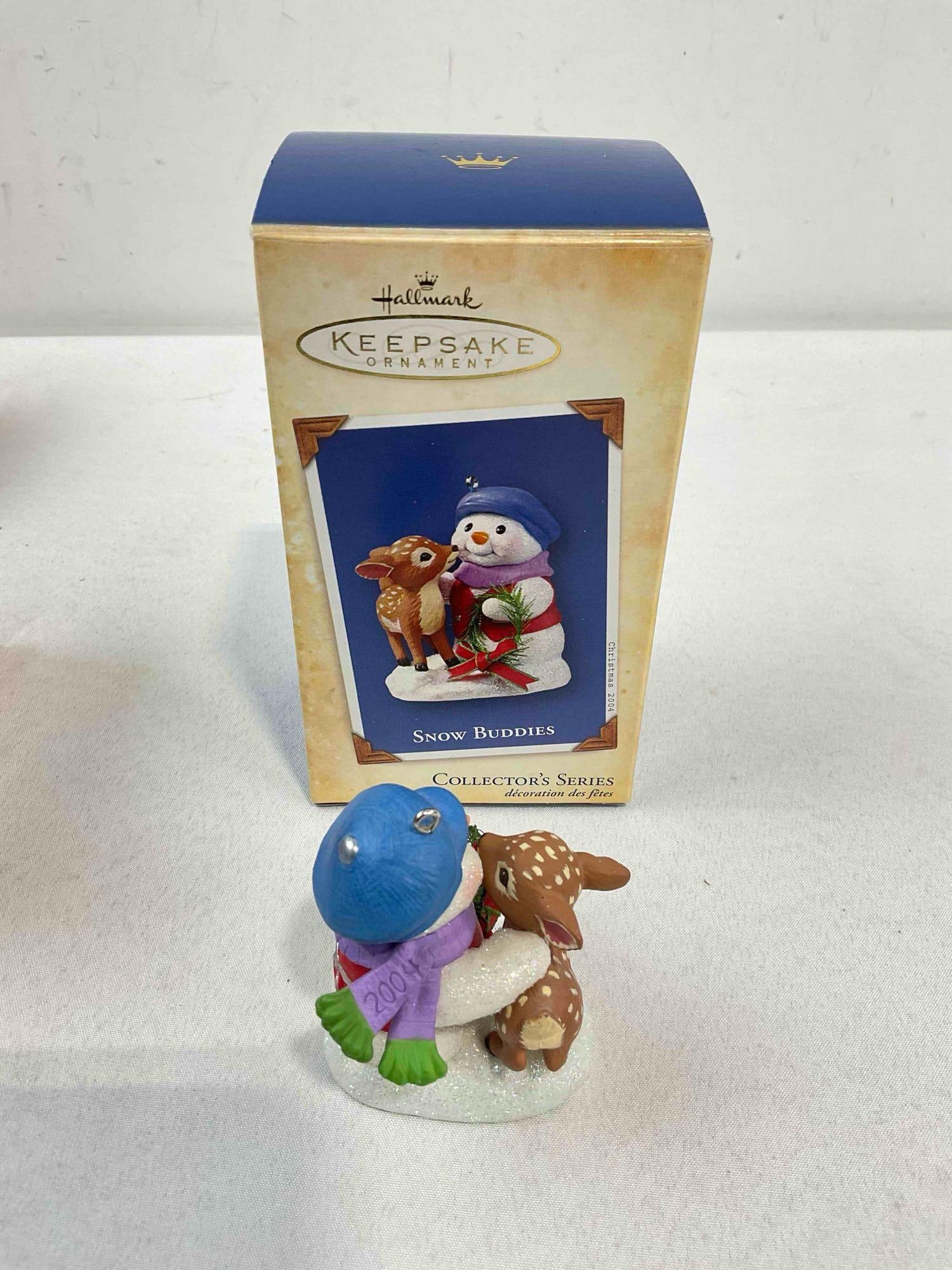 20 pcs Hallmark Keepsake Christmas Tree Ornaments in Original Boxes, Vintage & Modern. - 7