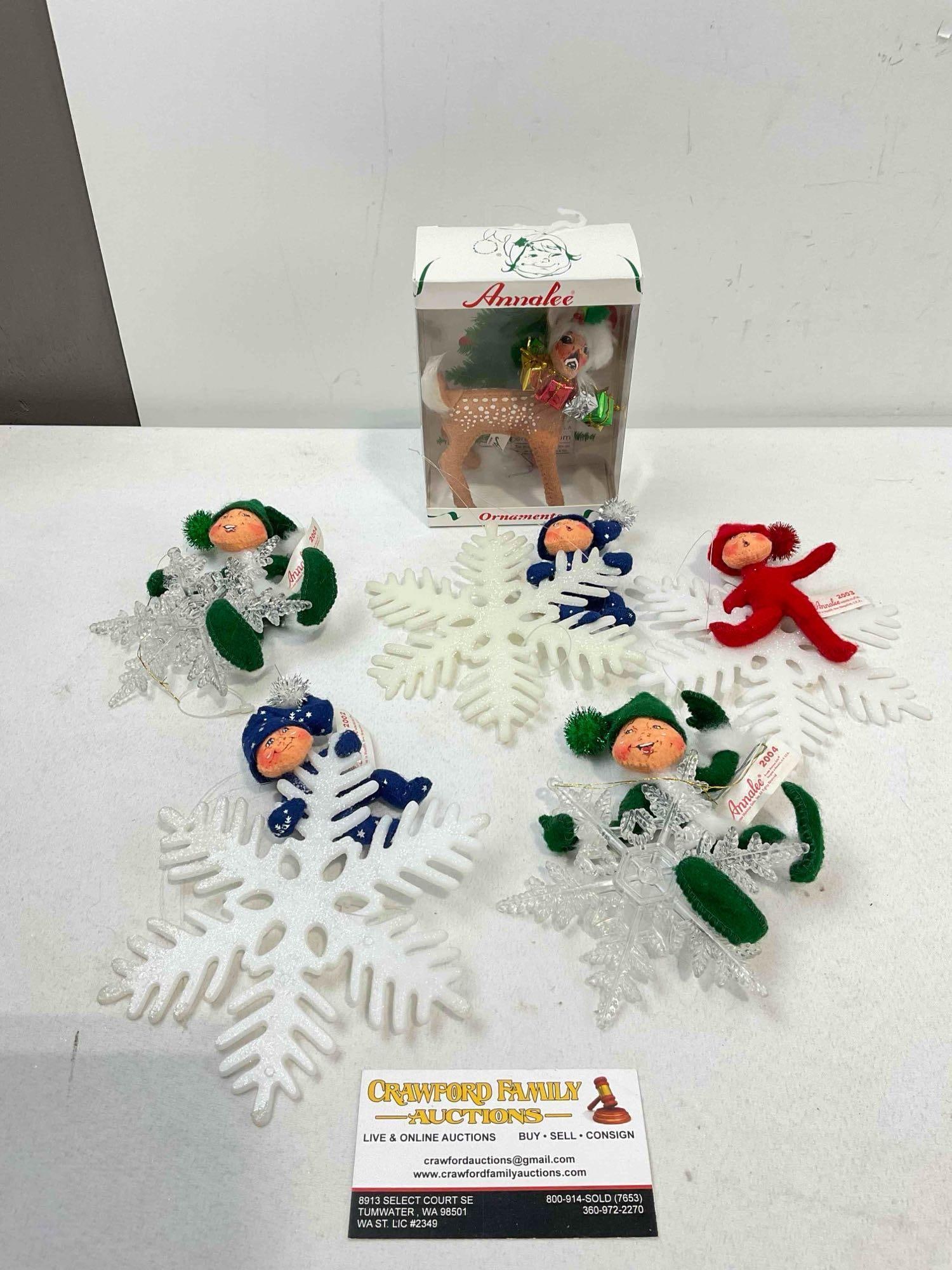 6 pcs Annalee Mobiltee Doll Christmas Tree Ornaments, incl. 1x in Original Box. See pics.: 6 pcs Annalee Mobiltee Doll Christmas Tree Ornaments, incl. 1x in Original Box. Minor wear indicative of age and use, see photos for condition. Fits in box measuring 11" x 9" x 6" DM-6670