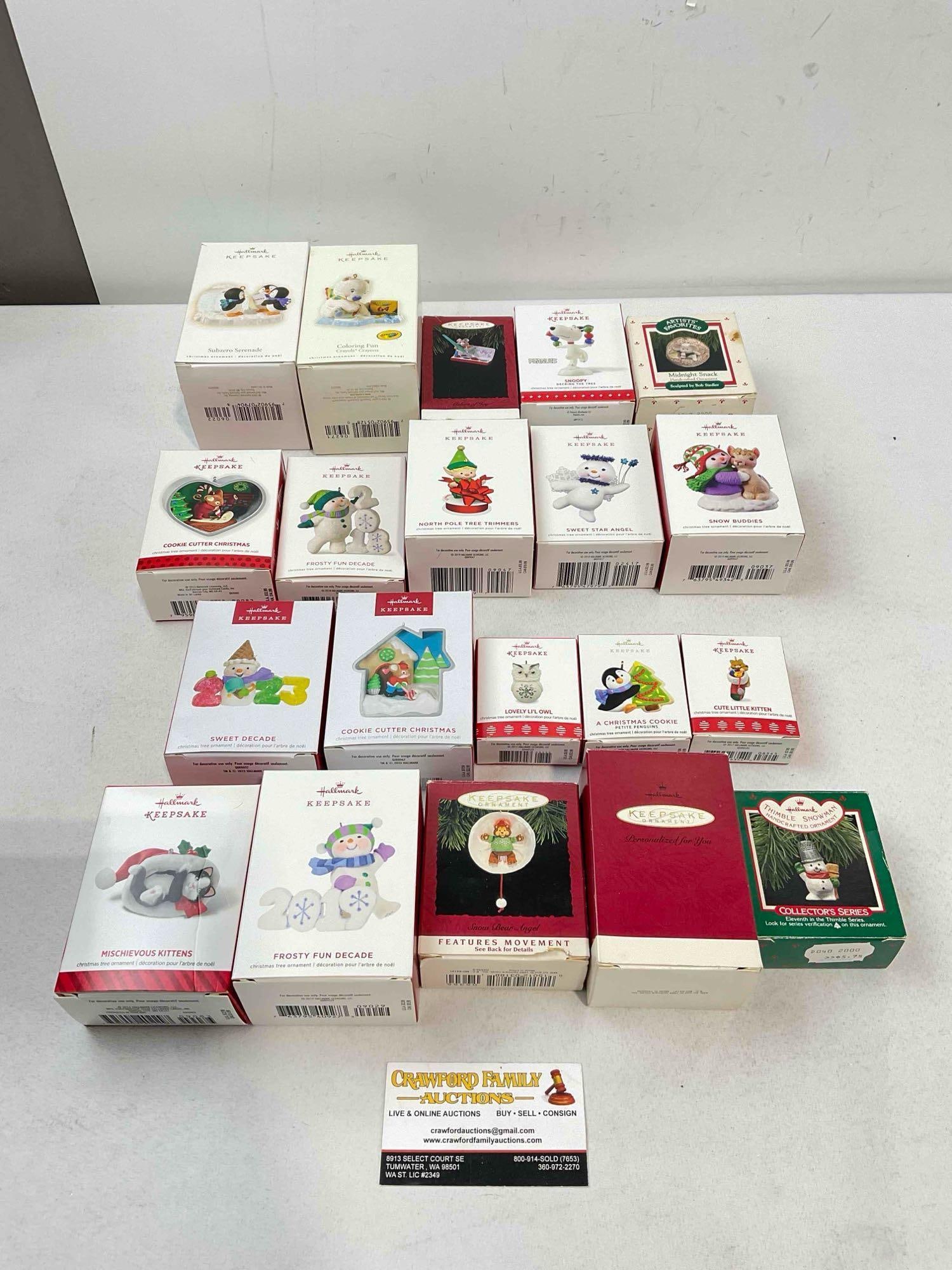 20 pcs Hallmark Keepsake Christmas Tree Ornaments w/ Original Boxes, Modern & Vintage.: 20 pcs Hallmark Keepsake Christmas Tree Ornaments w/ Original Boxes, Modern & Vintage. Average price is $10, $200 MSRP value! Minor wear indicative of age and use, see photos for condition. Fits