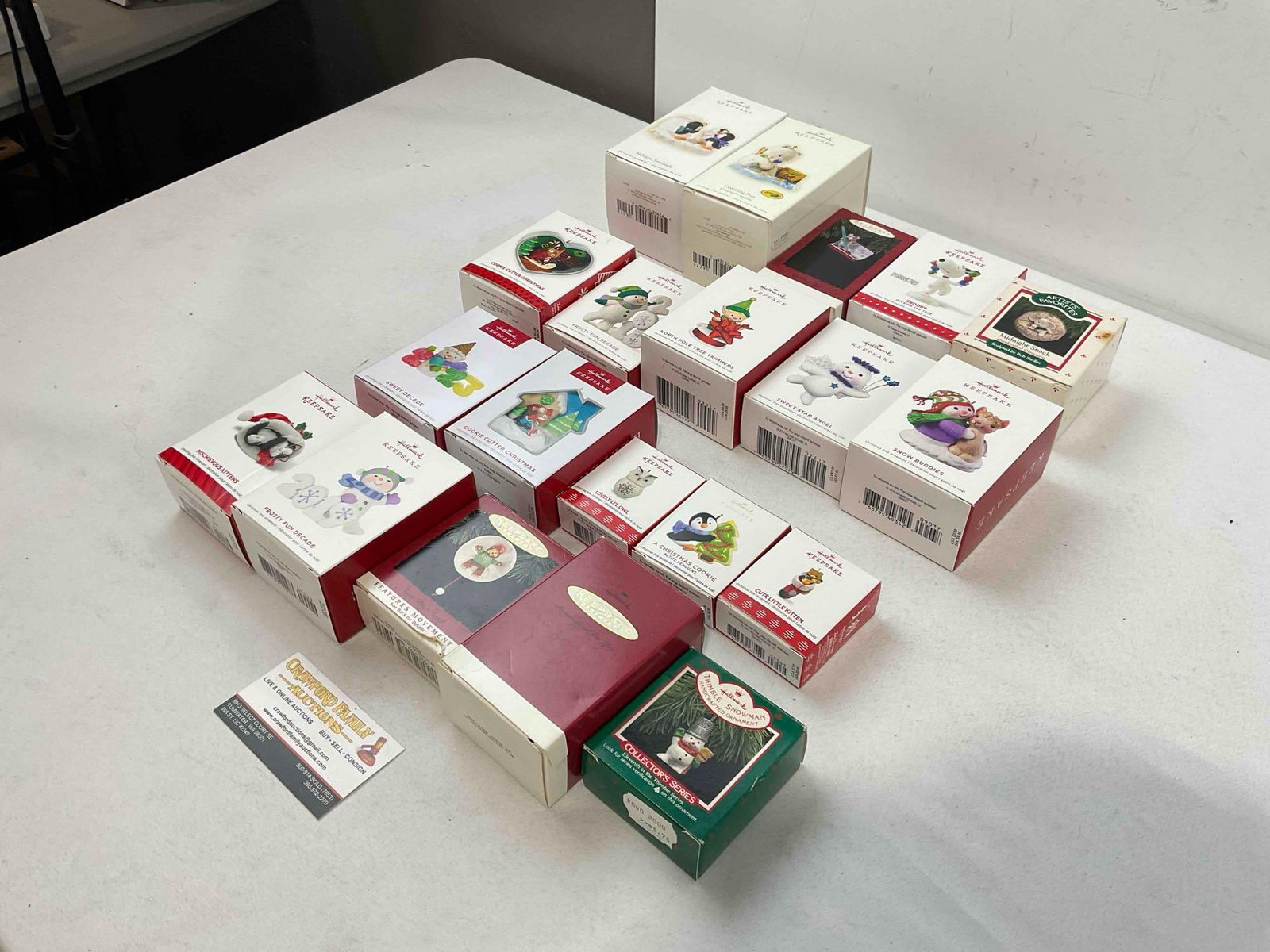 20 pcs Hallmark Keepsake Christmas Tree Ornaments w/ Original Boxes, Modern & Vintage. - 2