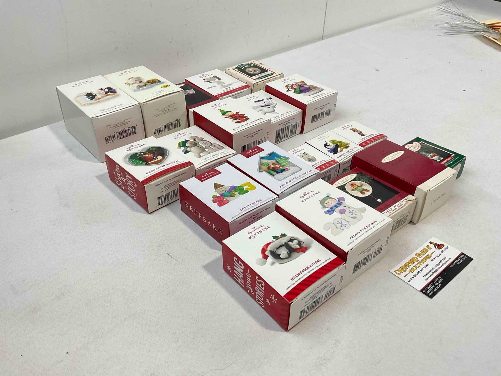 20 pcs Hallmark Keepsake Christmas Tree Ornaments w/ Original Boxes, Modern & Vintage. - 3