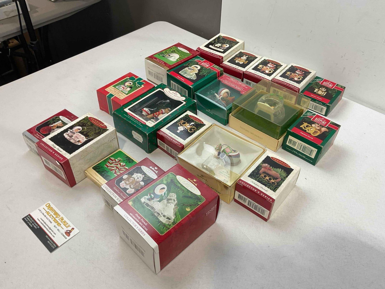 20 pcs Hallmark Keepsake Christmas Tree Ornaments in Original Boxes, Modern & Vintage. See pics. - 2