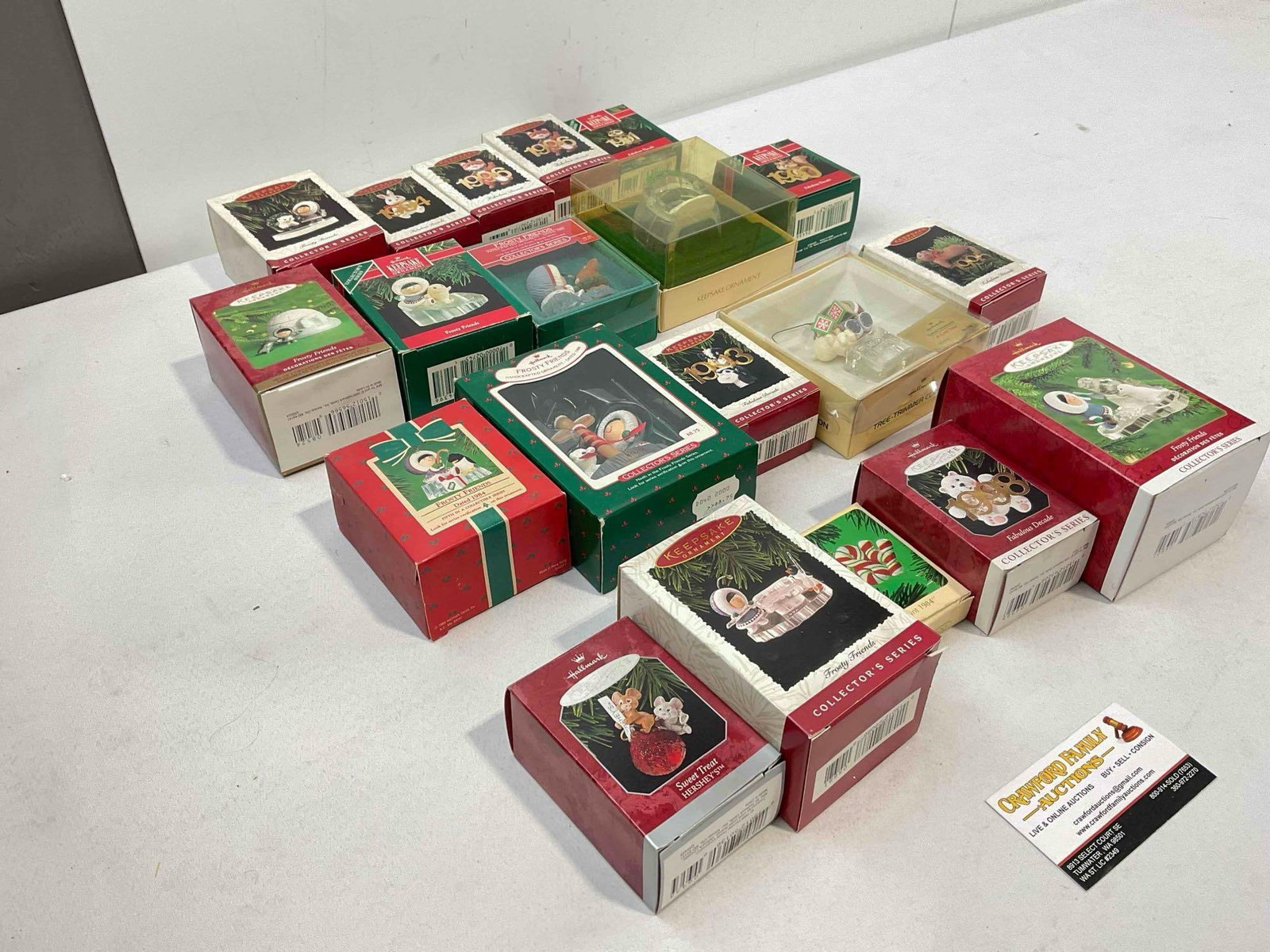 20 pcs Hallmark Keepsake Christmas Tree Ornaments in Original Boxes, Modern & Vintage. See pics. - 3