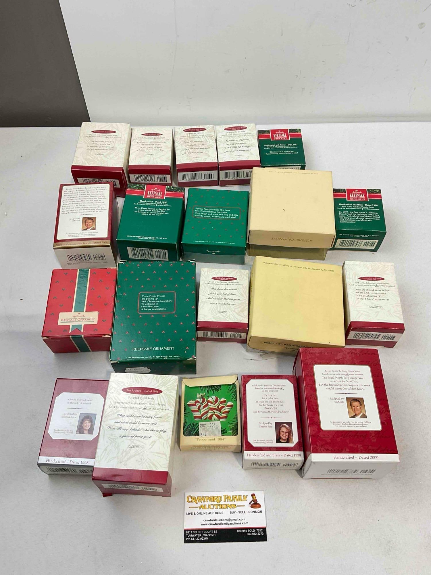 20 pcs Hallmark Keepsake Christmas Tree Ornaments in Original Boxes, Modern & Vintage. See pics. - 4