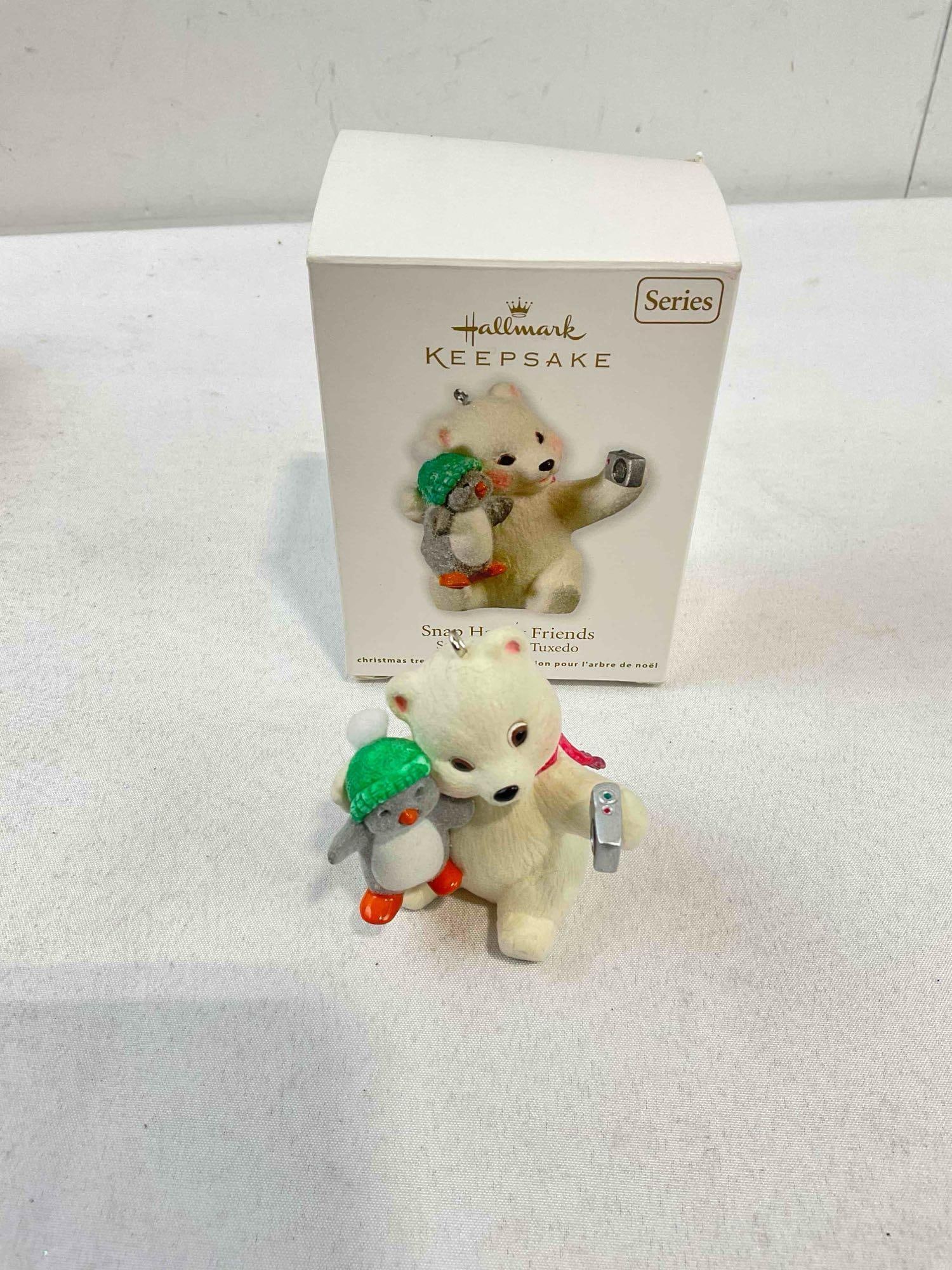 20 pcs Hallmark Keepsake Christmas Tree Ornaments in Original Boxes, Modern & Vintage. - 5