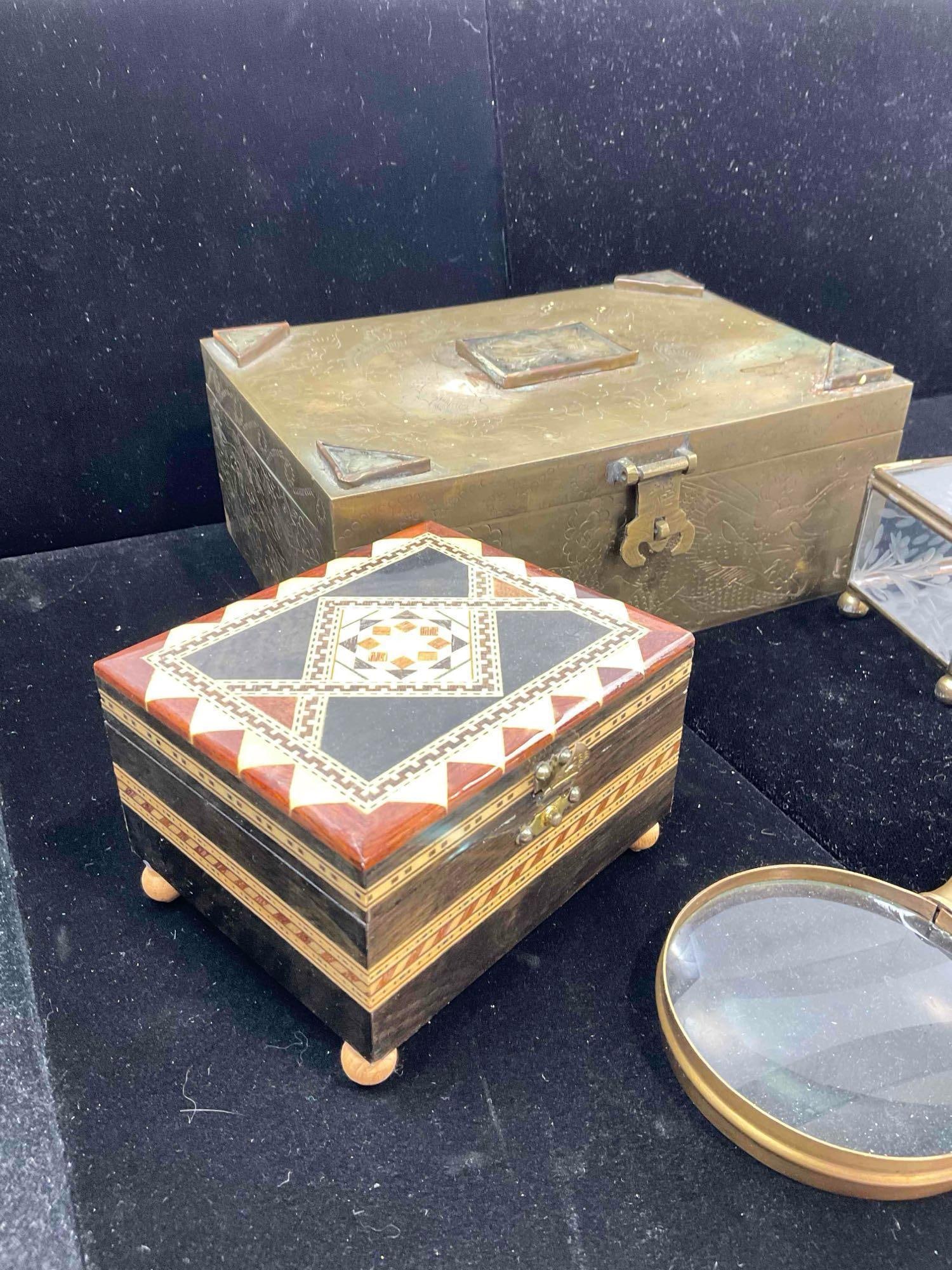 4 pcs Vintage Collectible Assortment, incl. 3x Boxes & 1x Magnifying Glass. See pics. - 2