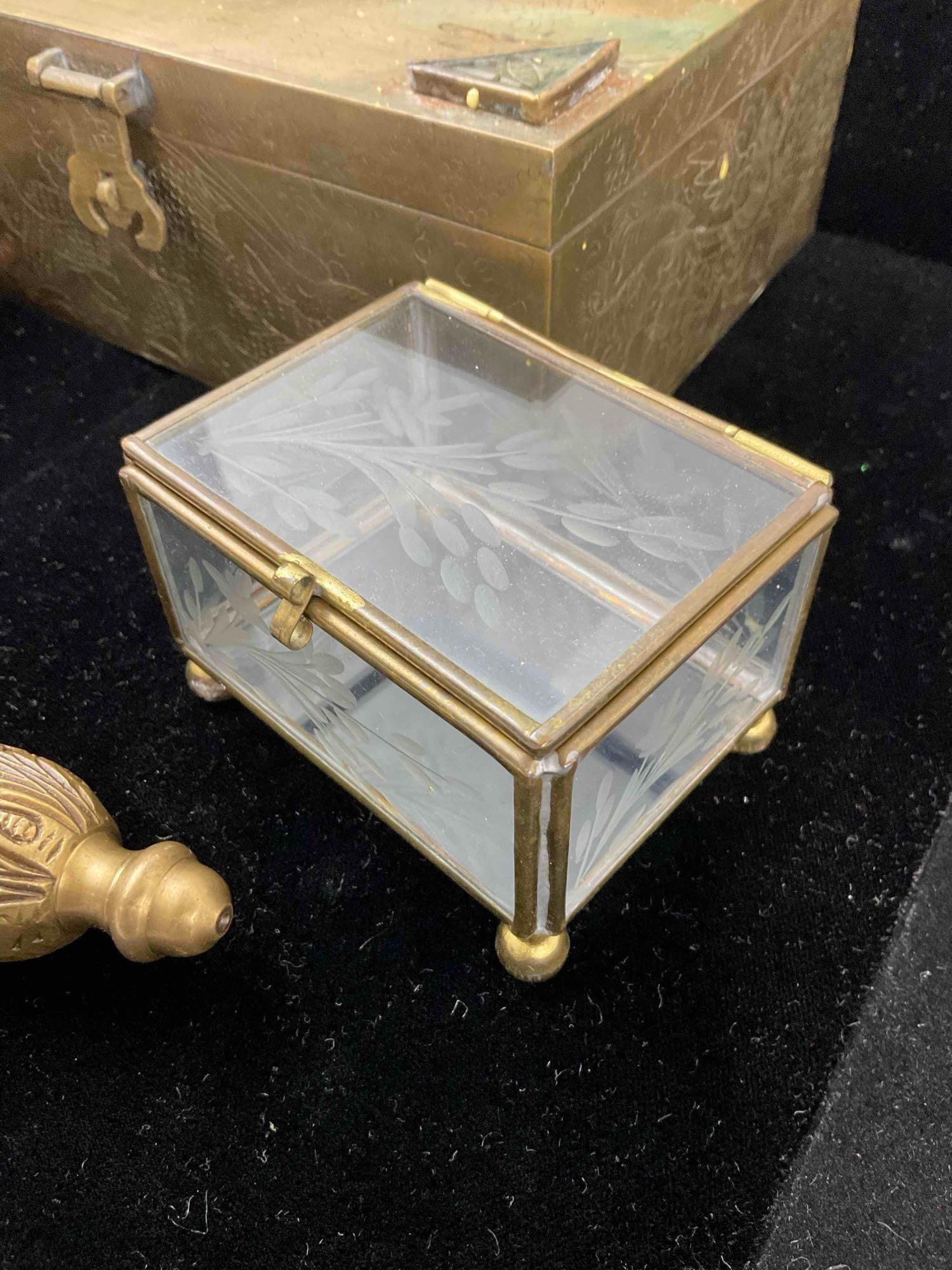 4 pcs Vintage Collectible Assortment, incl. 3x Boxes & 1x Magnifying Glass. See pics. - 3